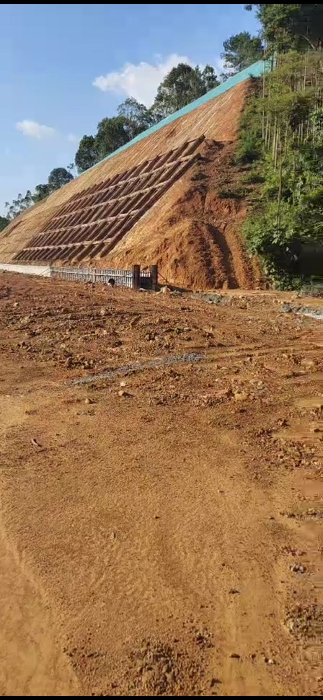 南宁青秀区南宁高速路需要护坡队伍班组,价格270—365一立