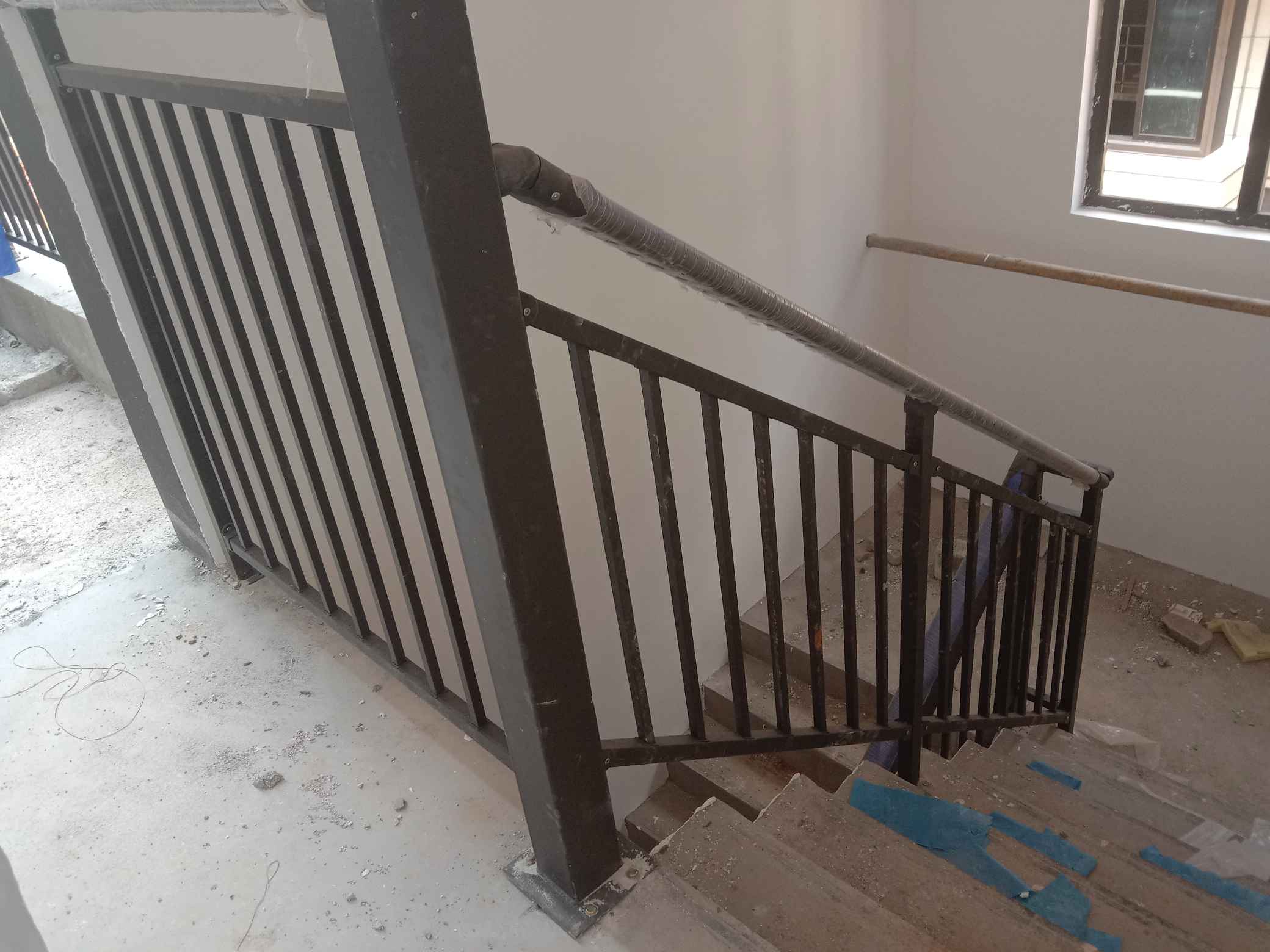 长沙开福区找一个安装锌钢楼梯扶手,阳台护栏的师傅要懂图纸