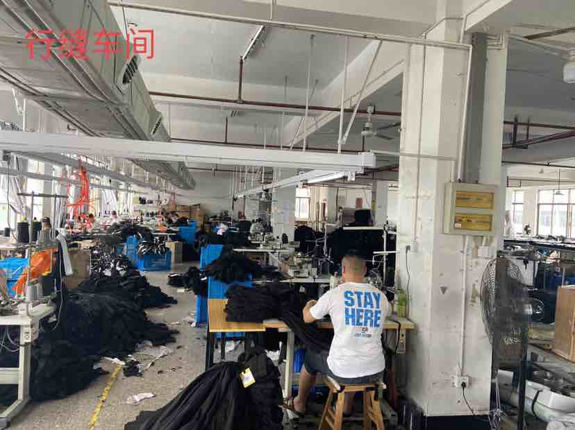 金华义乌市招拷边工10名,平车工5名.工厂专业生产梭织连衣裙
