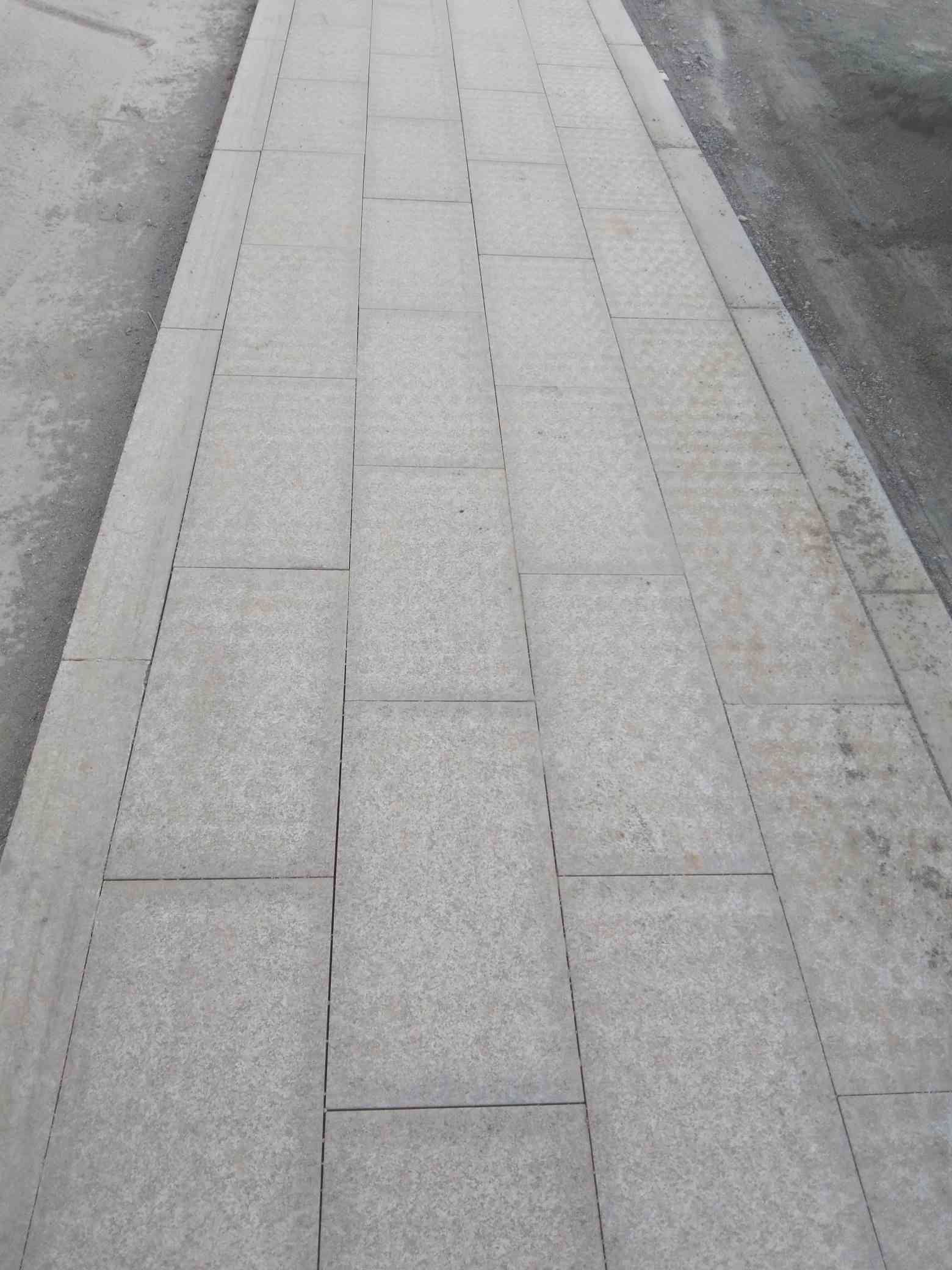 滨州邹平路边大理石铺贴,广场砖(10/20的面包砖-鱼泡网