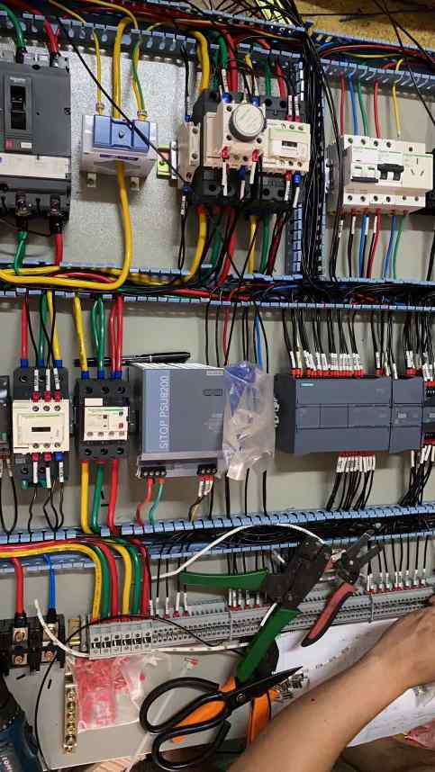 浙江温州浙江省温州市乐清市柳市镇现招聘装配接线工熟练工学徒