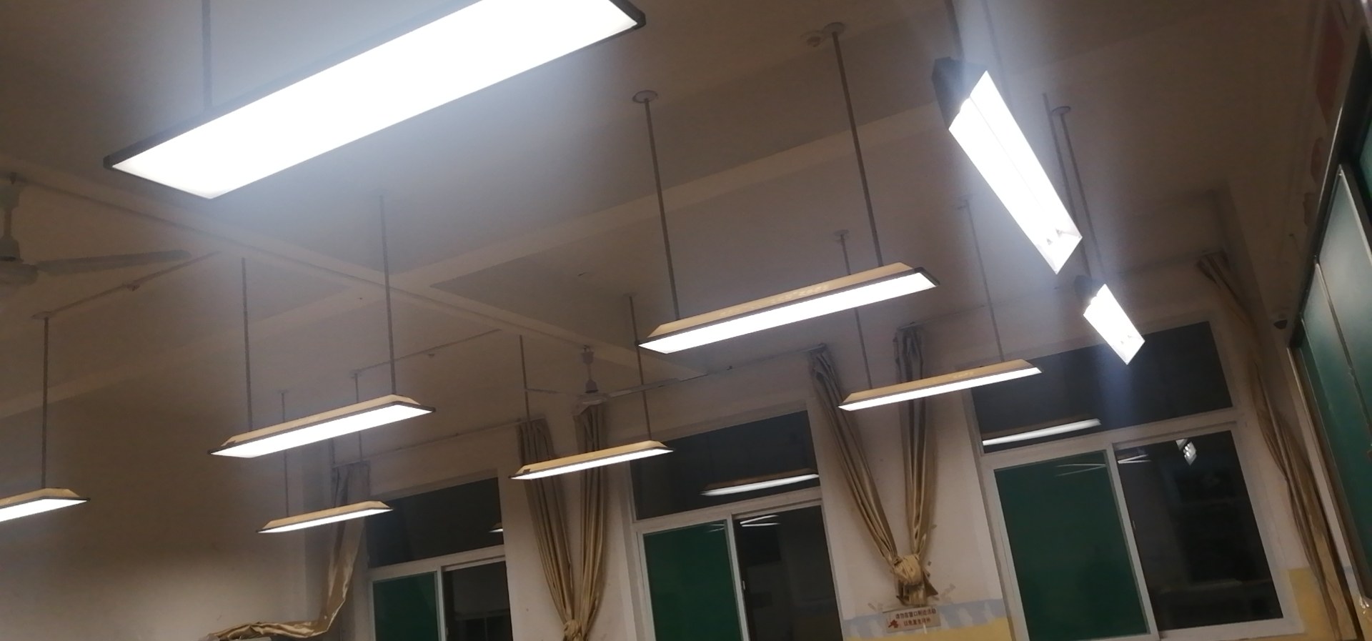 山西太原太原学校安装护眼灯具一个20活好干一个教室10个