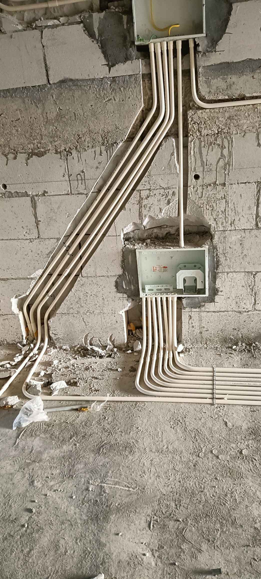 浙江温州招聘水电工做室内安装中