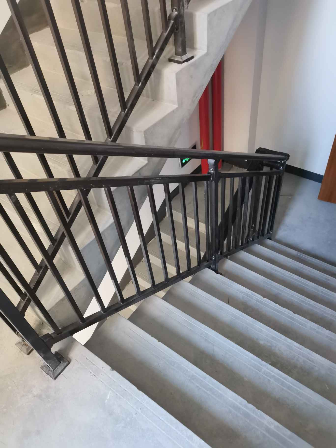 江苏苏州招安装栏杆小工和大工,工资周结,220—300