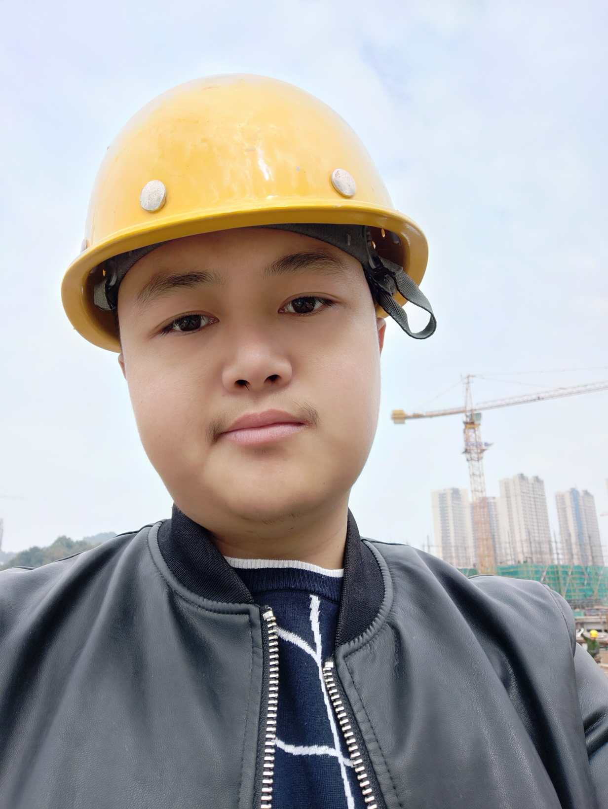 苗族· 工龄1年· 学徒工(小工)施工员测量员立即联系我学土木工程