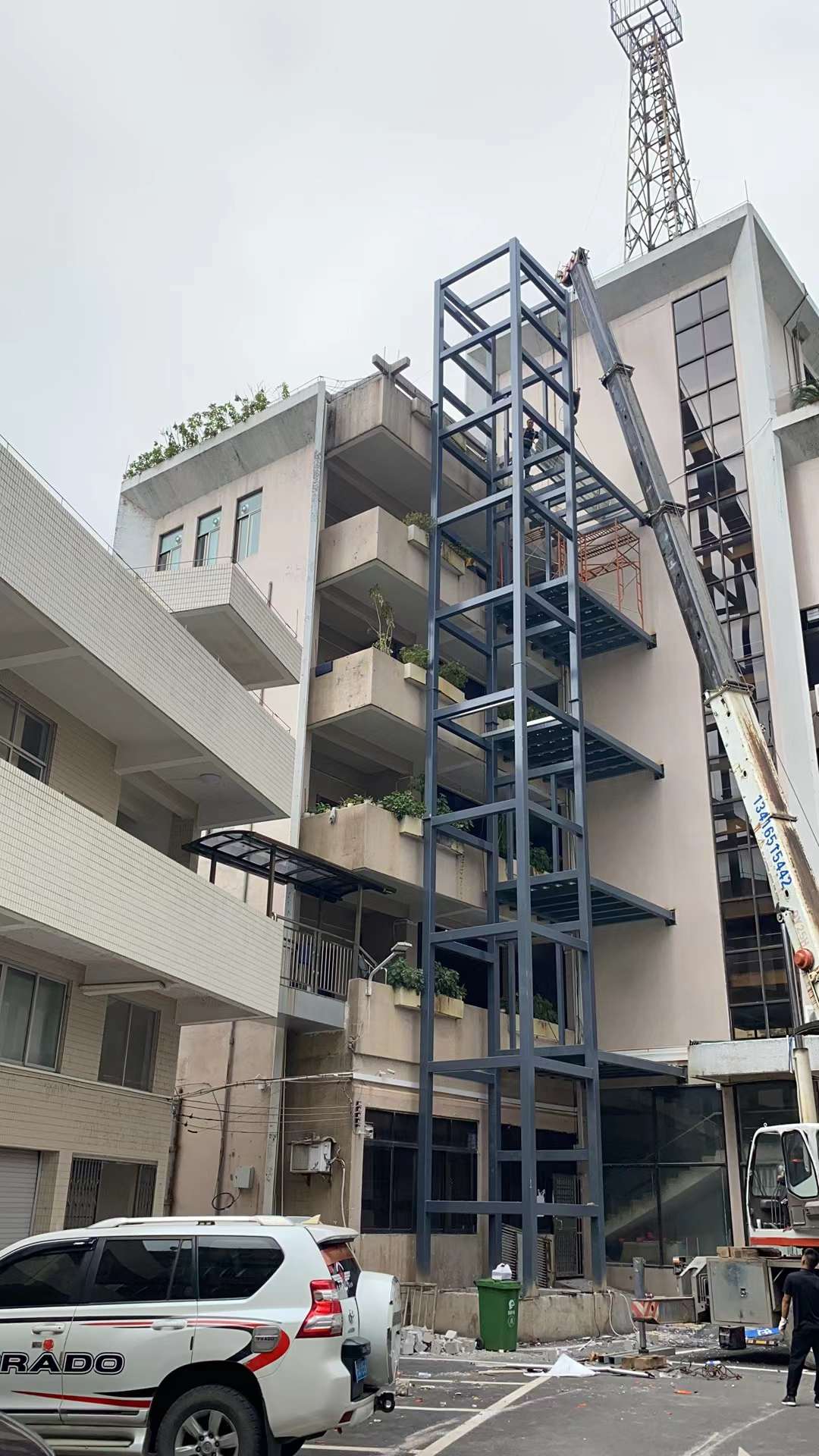 广东韶关招聘焊工师傅焊接钢结构电梯框架工作地址在韶关联系电话