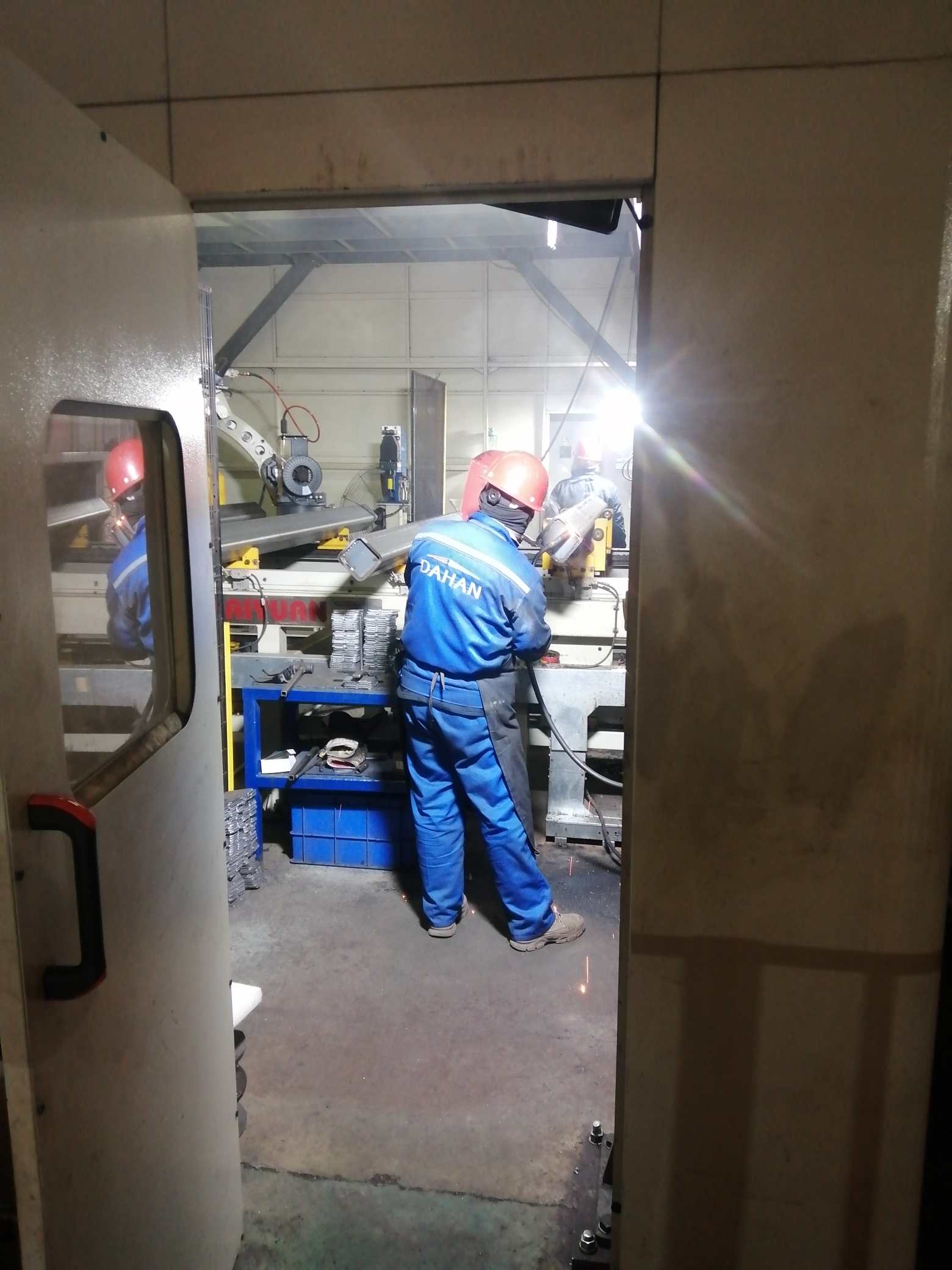 山东济南章丘大汉塔机招二保焊,45岁以下,要求熟练二保焊,月