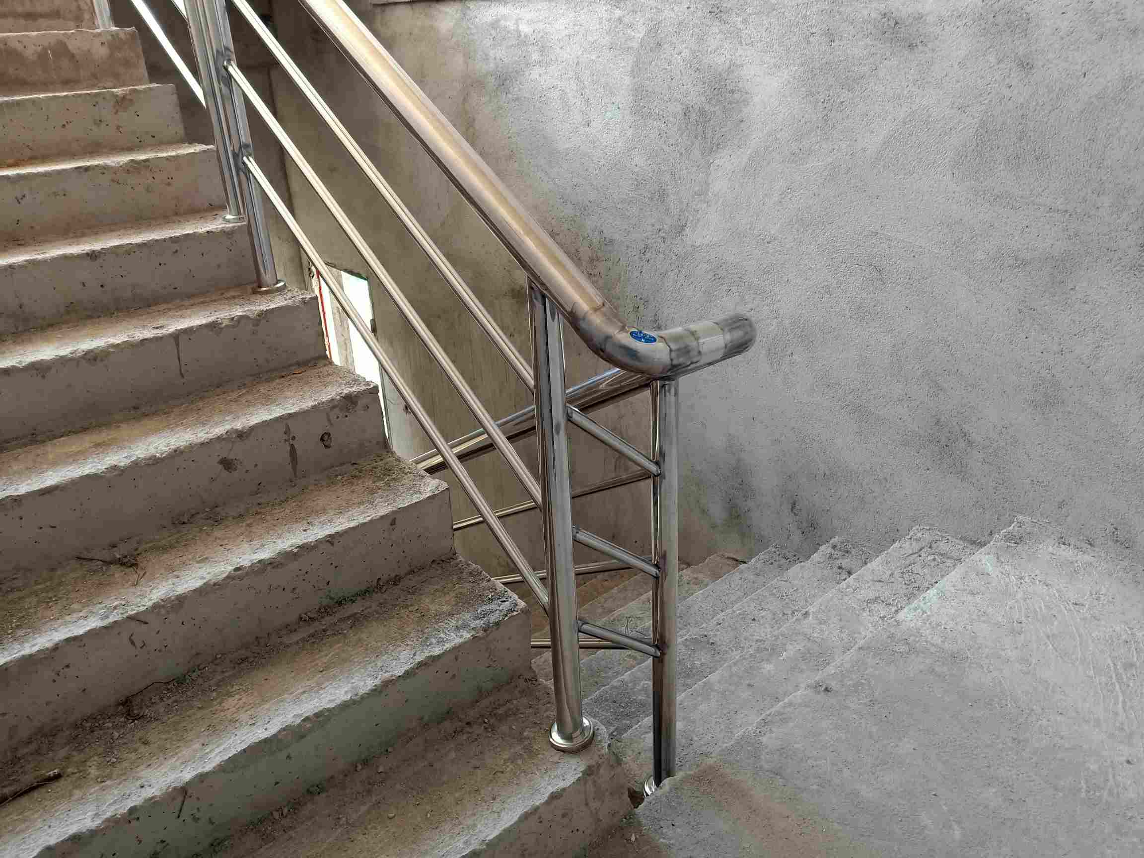 海南海口海口新埠岛招氩弧焊工一名有一千米楼梯扶手联系