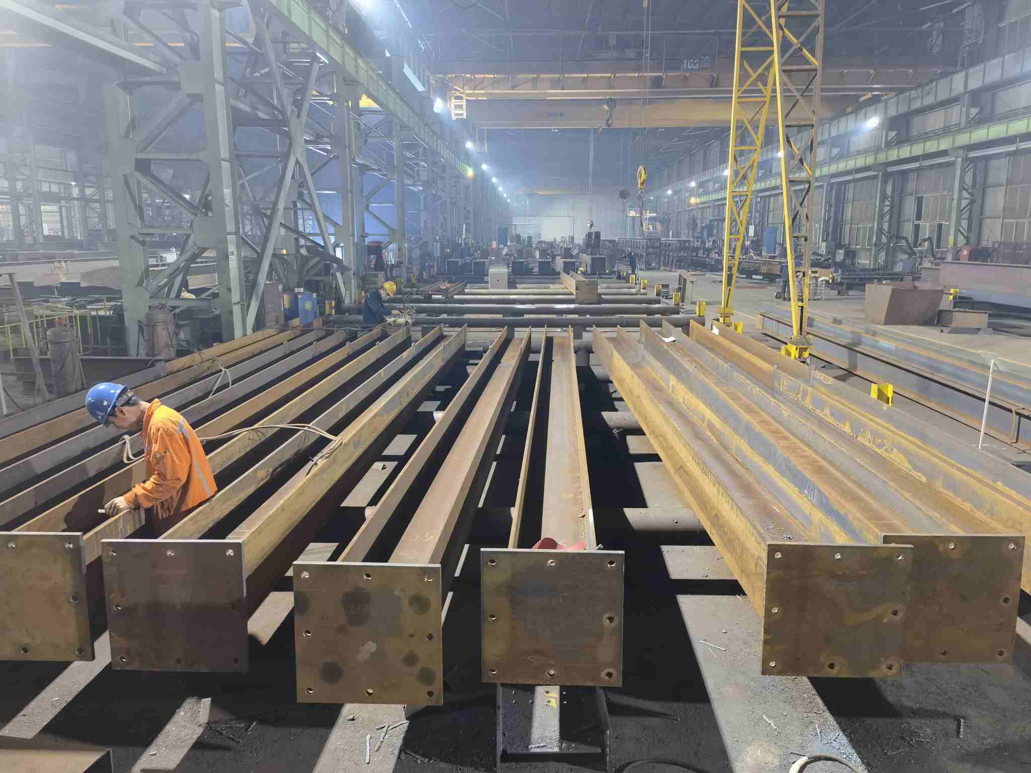 河北唐山京唐港首钢建设车间内钢结构制作招临时帮忙小工铆工