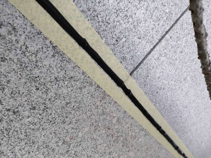 广东清远需要打胶师父两名,打石材胶. 350一天包住做一个