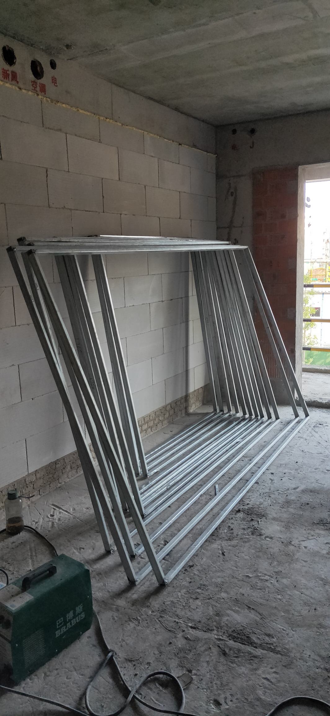 浙江杭州钢副框熟练安装师傅2天活350一天干完结账