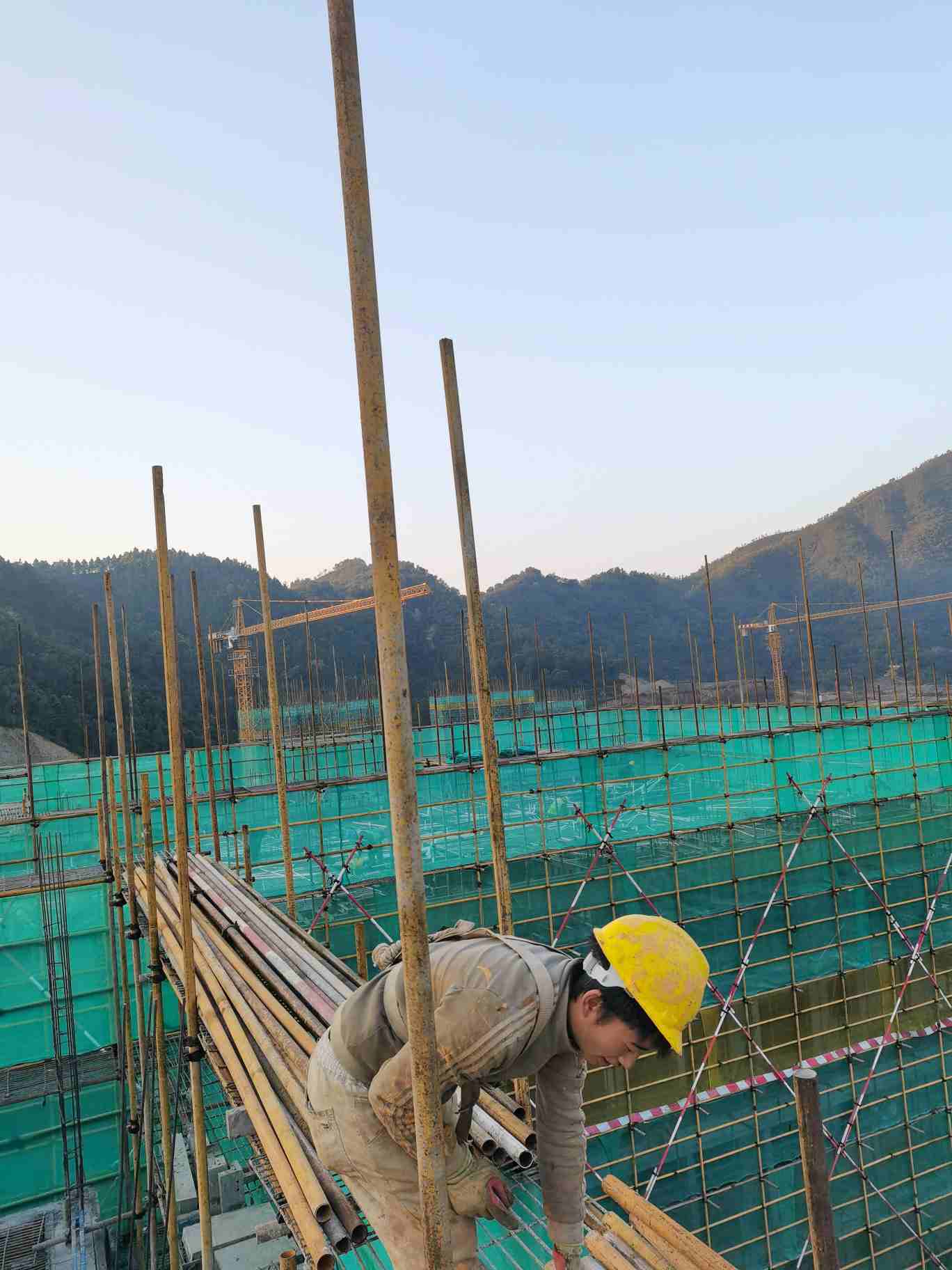 涼山昭覺縣廣東深圳找工地架子工小工.