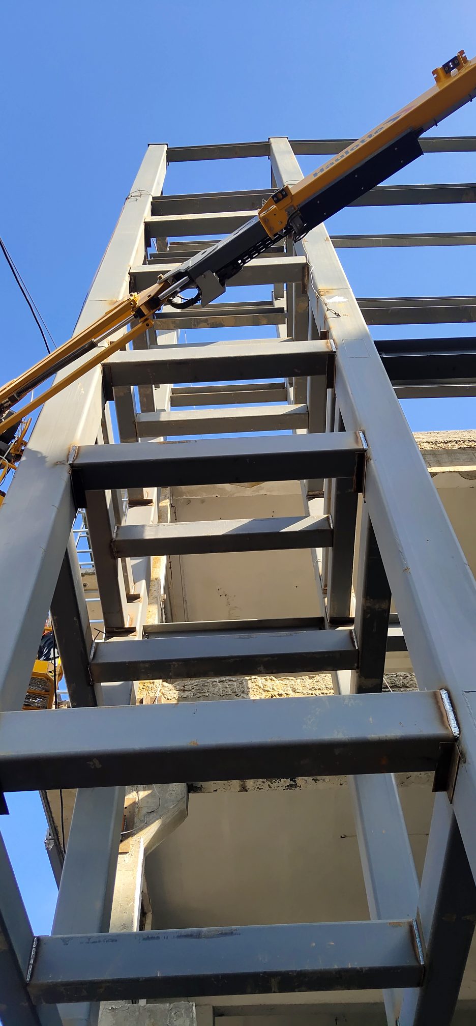 上海静安区因工程量大,急需钢结构二