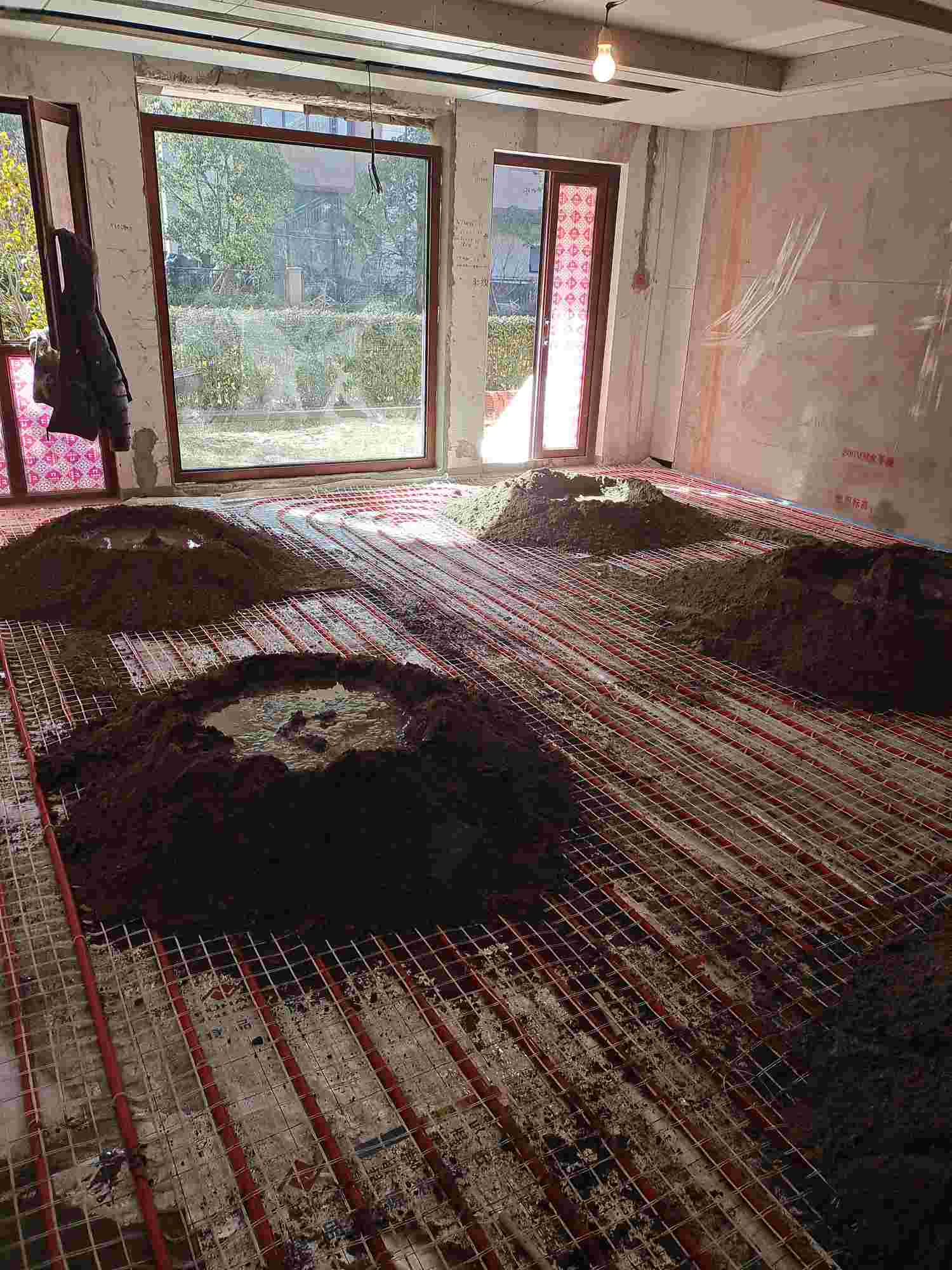 宁波北仑区诚聘家装地暖找平师傅,和拌水泥沙灰的小工5名,要求