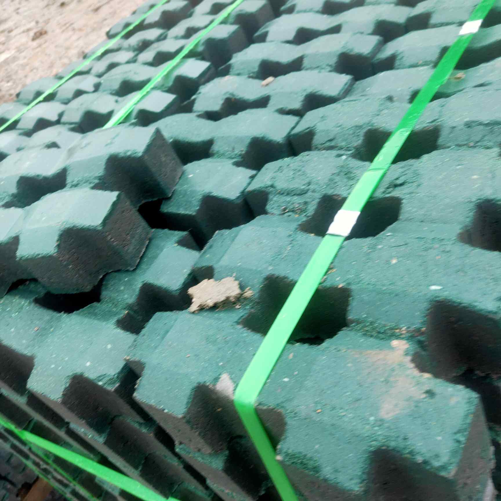 宁波慈溪市本人有车位花砖,需要铺设