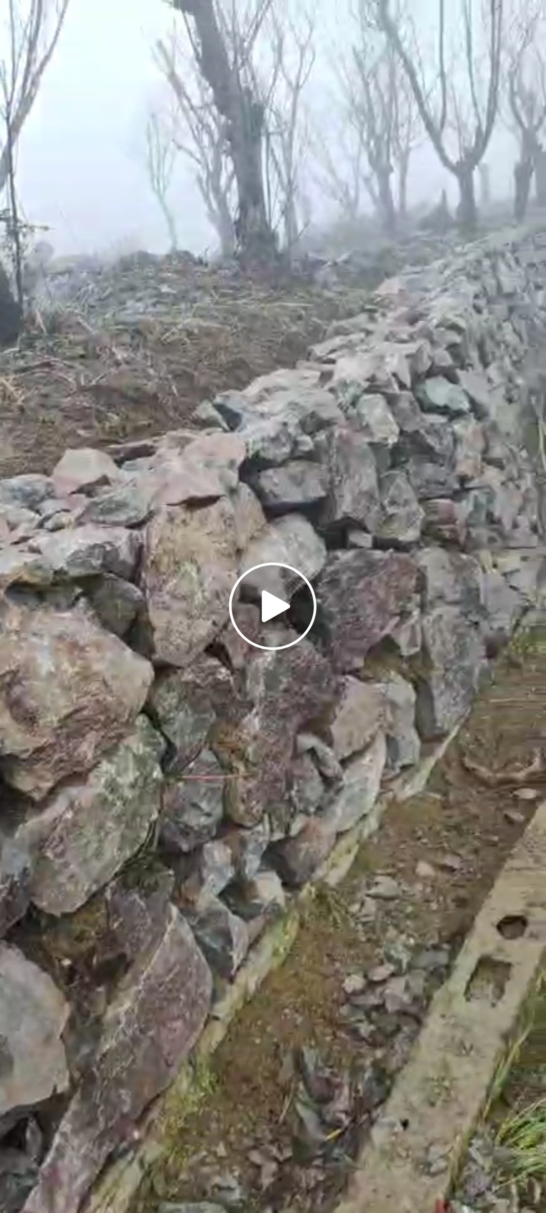 贵阳息烽县坡改梯石头堆堡坎底宽50公分口50收干码不用灰浆