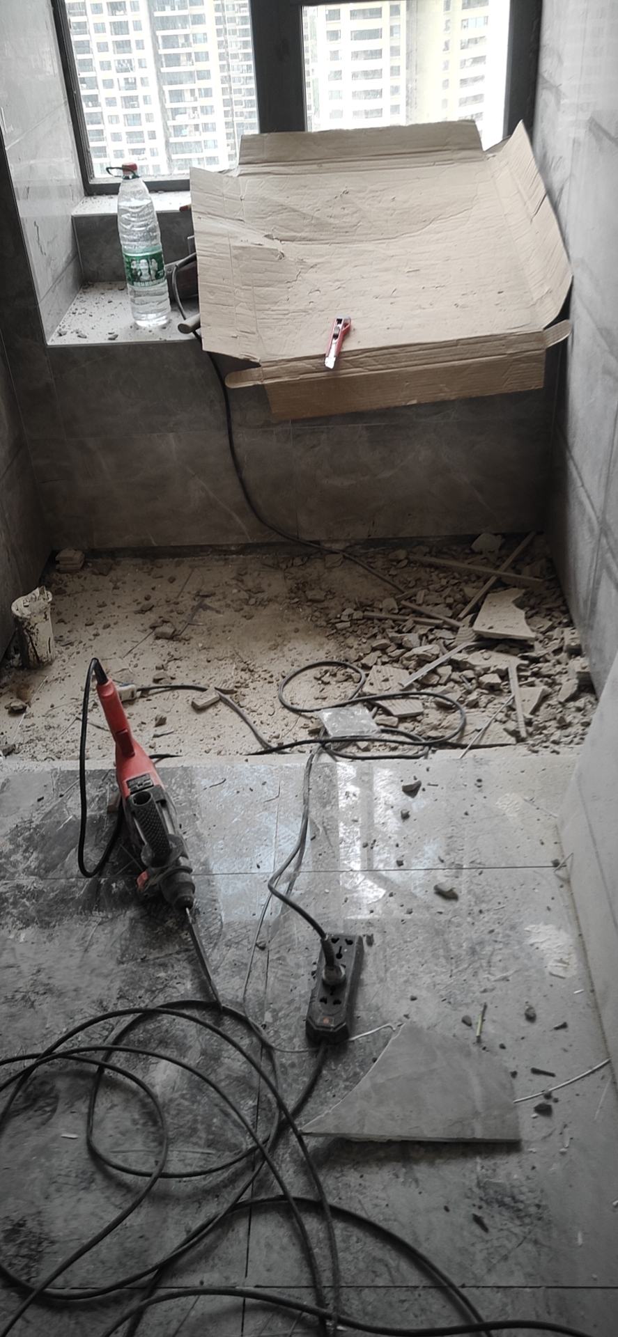 广东佛山招维修工空鼓做点工要会贴的墙砖地板的