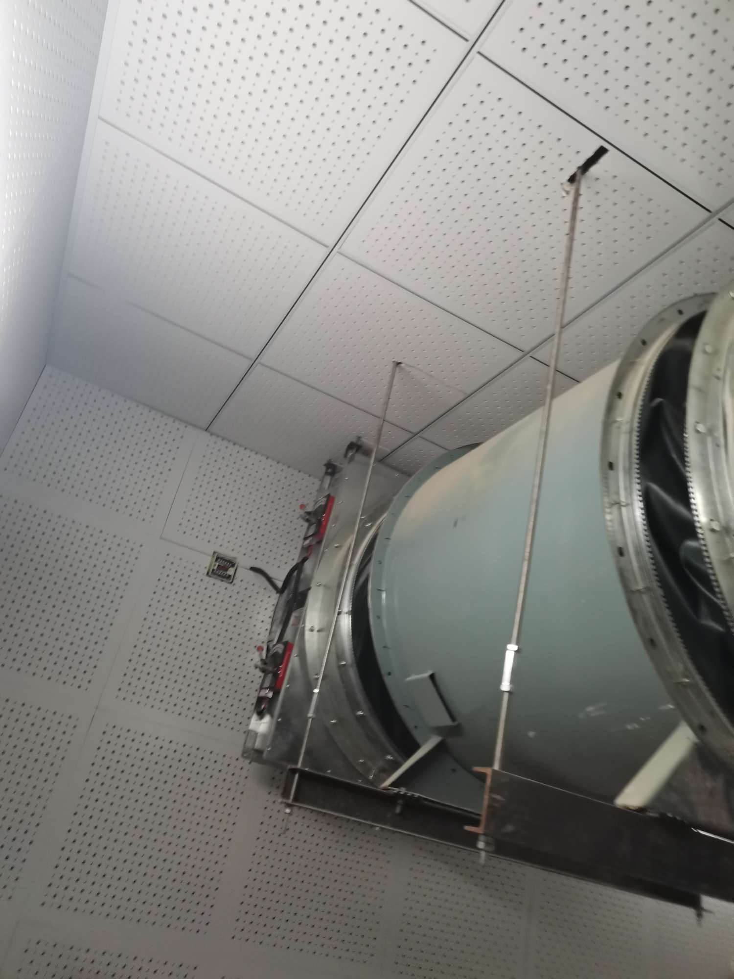 重庆大渡口区招聘木工,车库风机房做隔