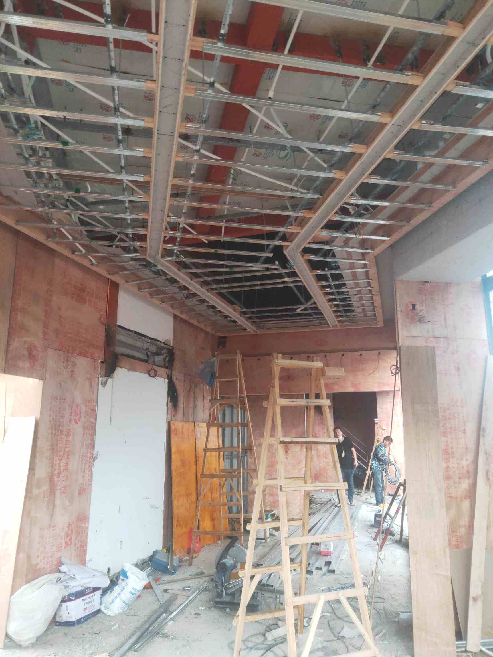 湛江霞山区招装修木工做天花吊顶