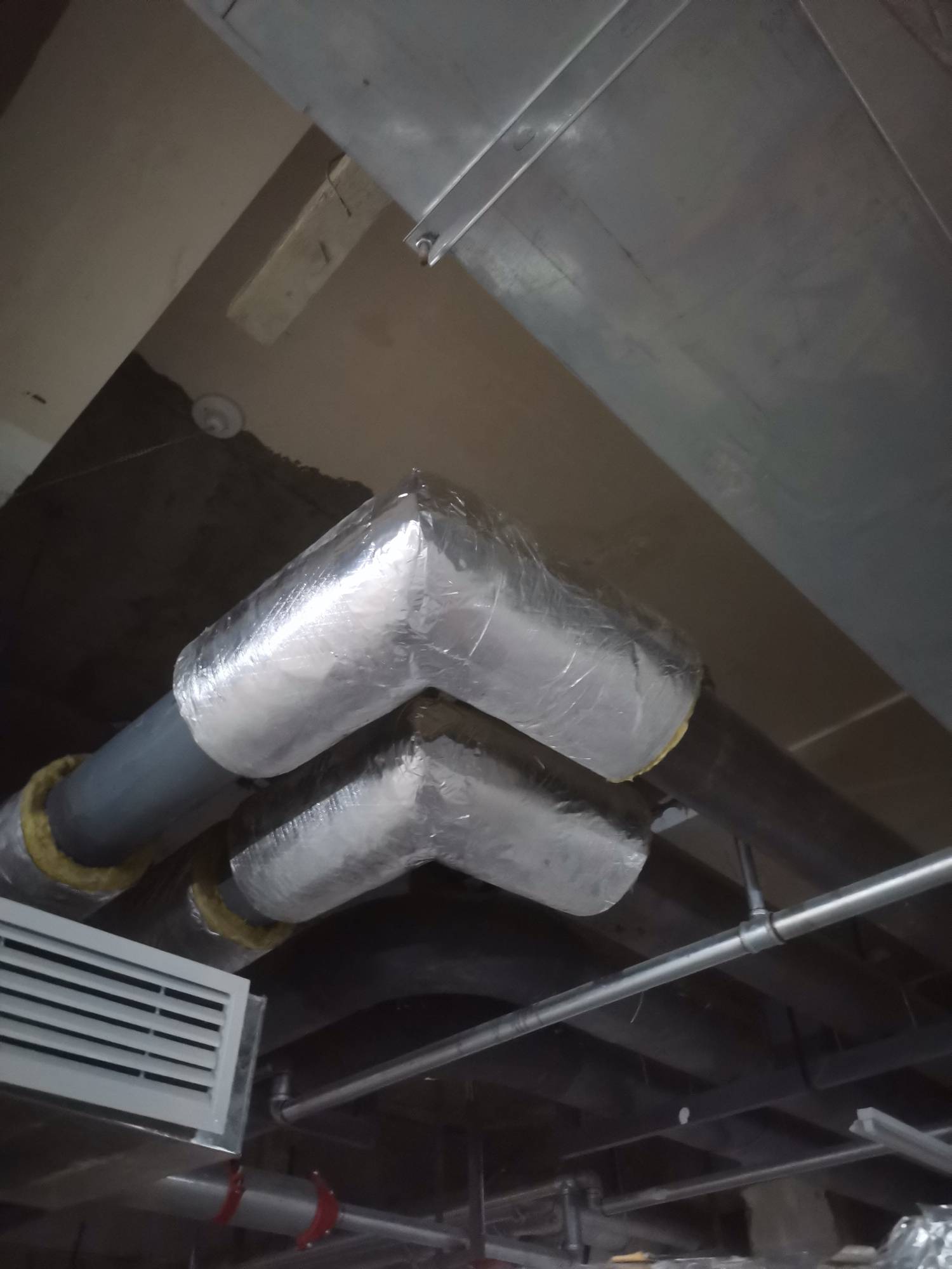 新疆石河子需要保温工数名,管吃管住,人走账清!有意者打电话