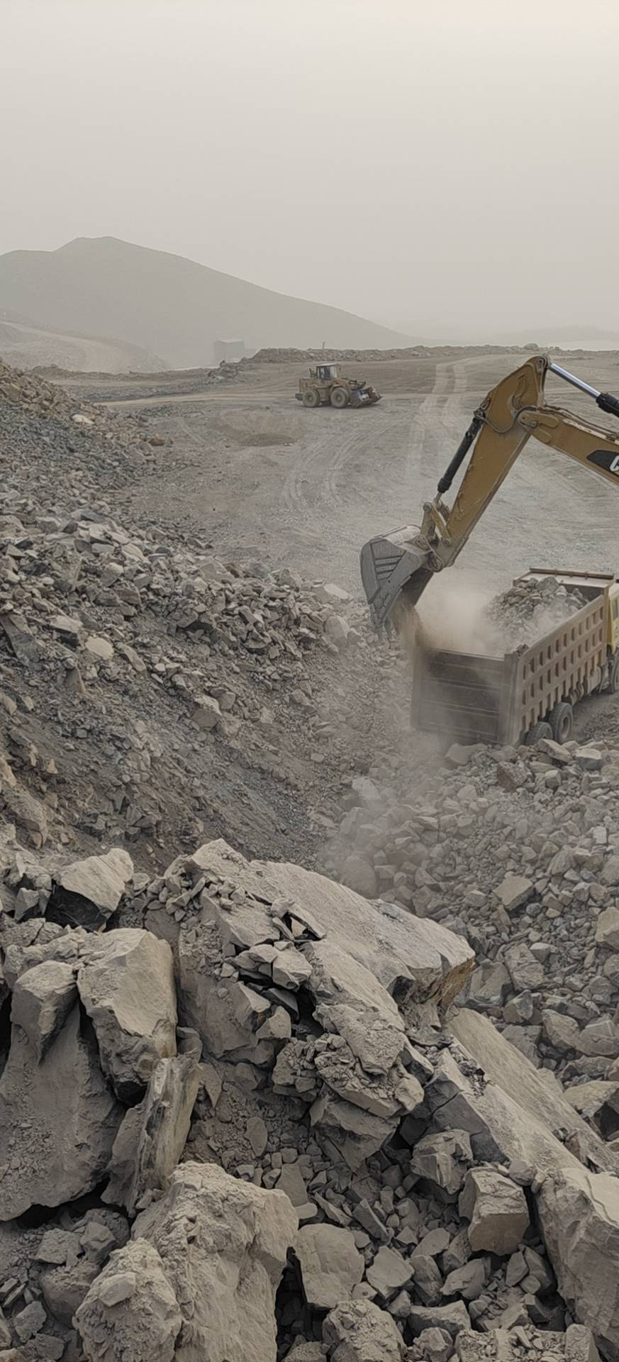 大连金州区大连矿山找挖机驾驶员最好反手的服从安排,一天十个半