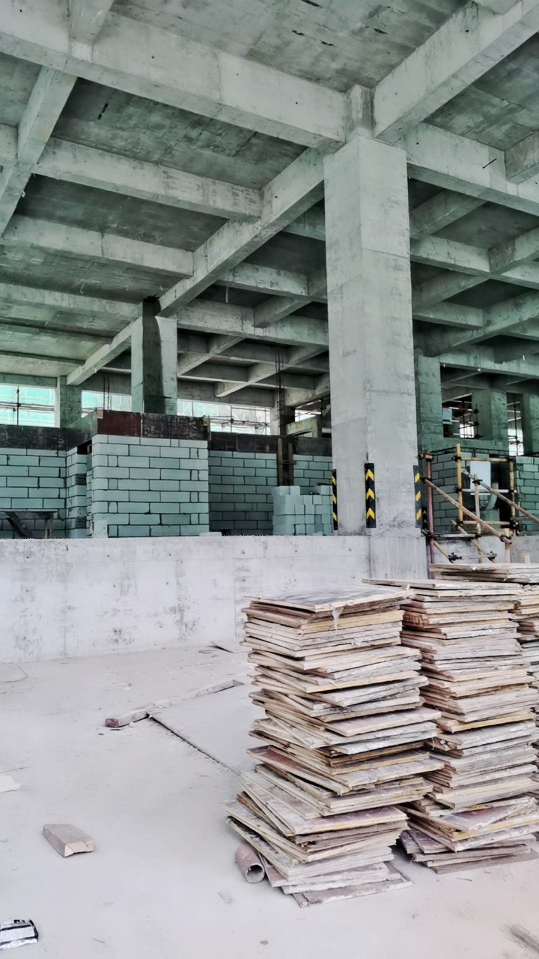 广东东莞招二次结构木工一名.