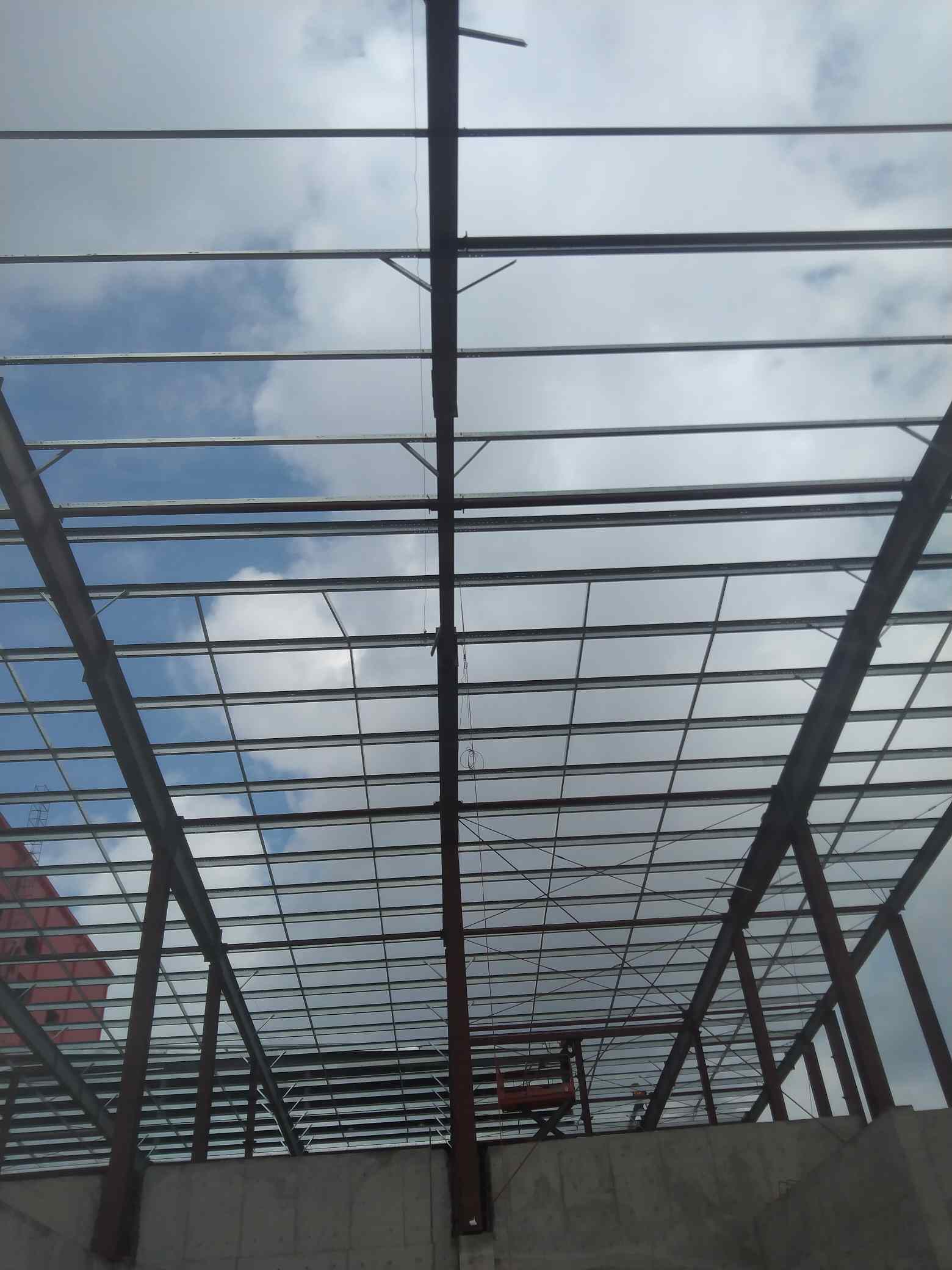 招工详情 目前这几位钢结构工人要做时间长的 装领条能上高熟手工资