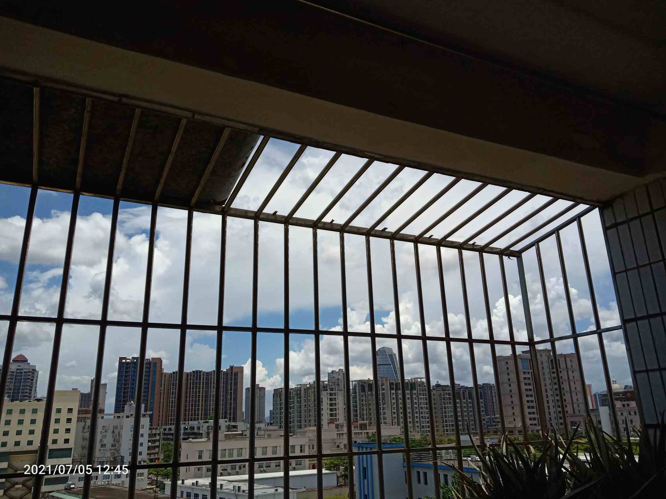 广东中山不锈钢防盗网遮雨棚翻新一个窗长6米065米宽