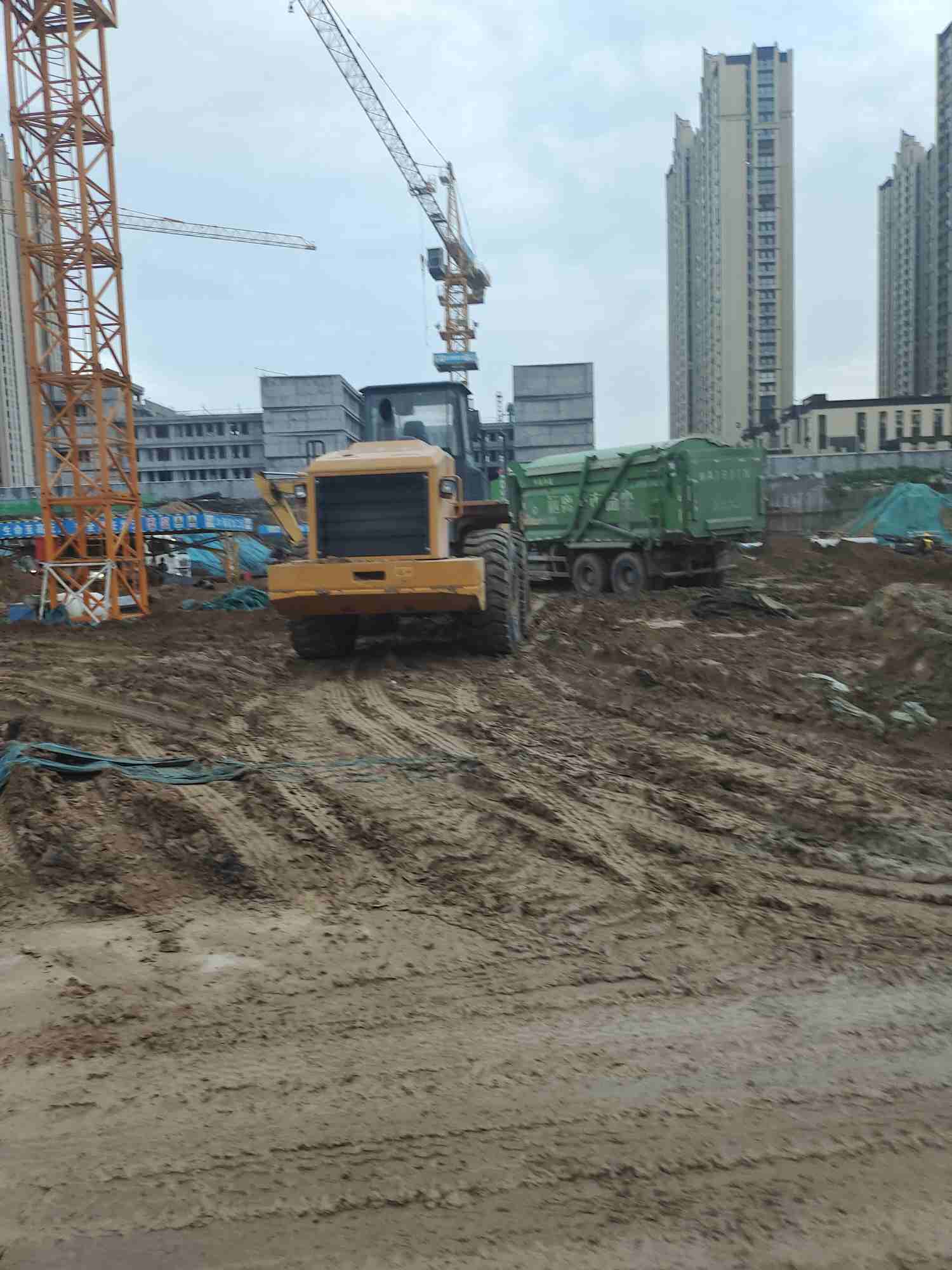 郑州惠济区塔吊替班七月十八号上午半天非常闲塔吊三层楼高有意者