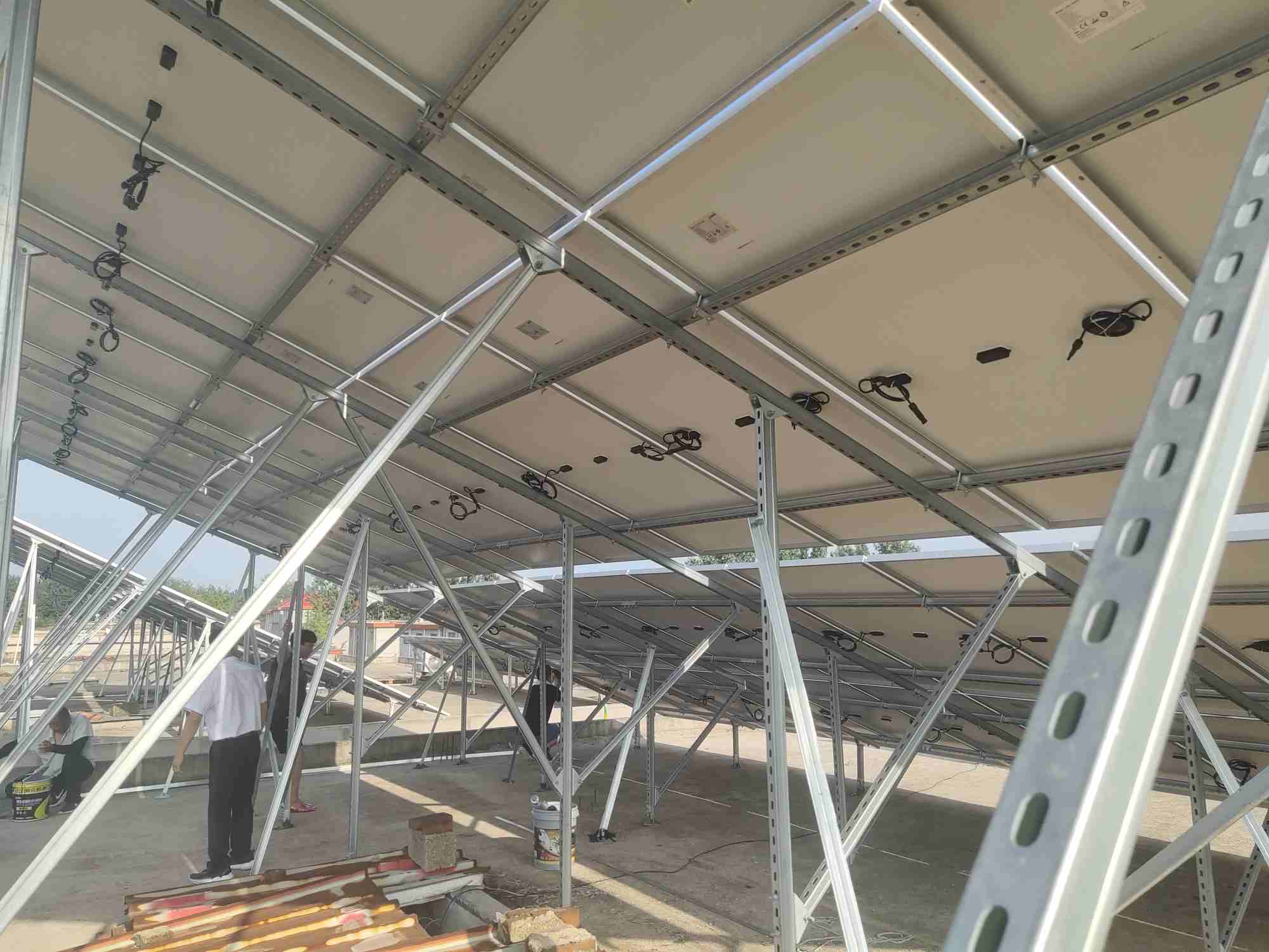 河南安阳分部式光伏发电安装招工主要工作接电组架子和上板子