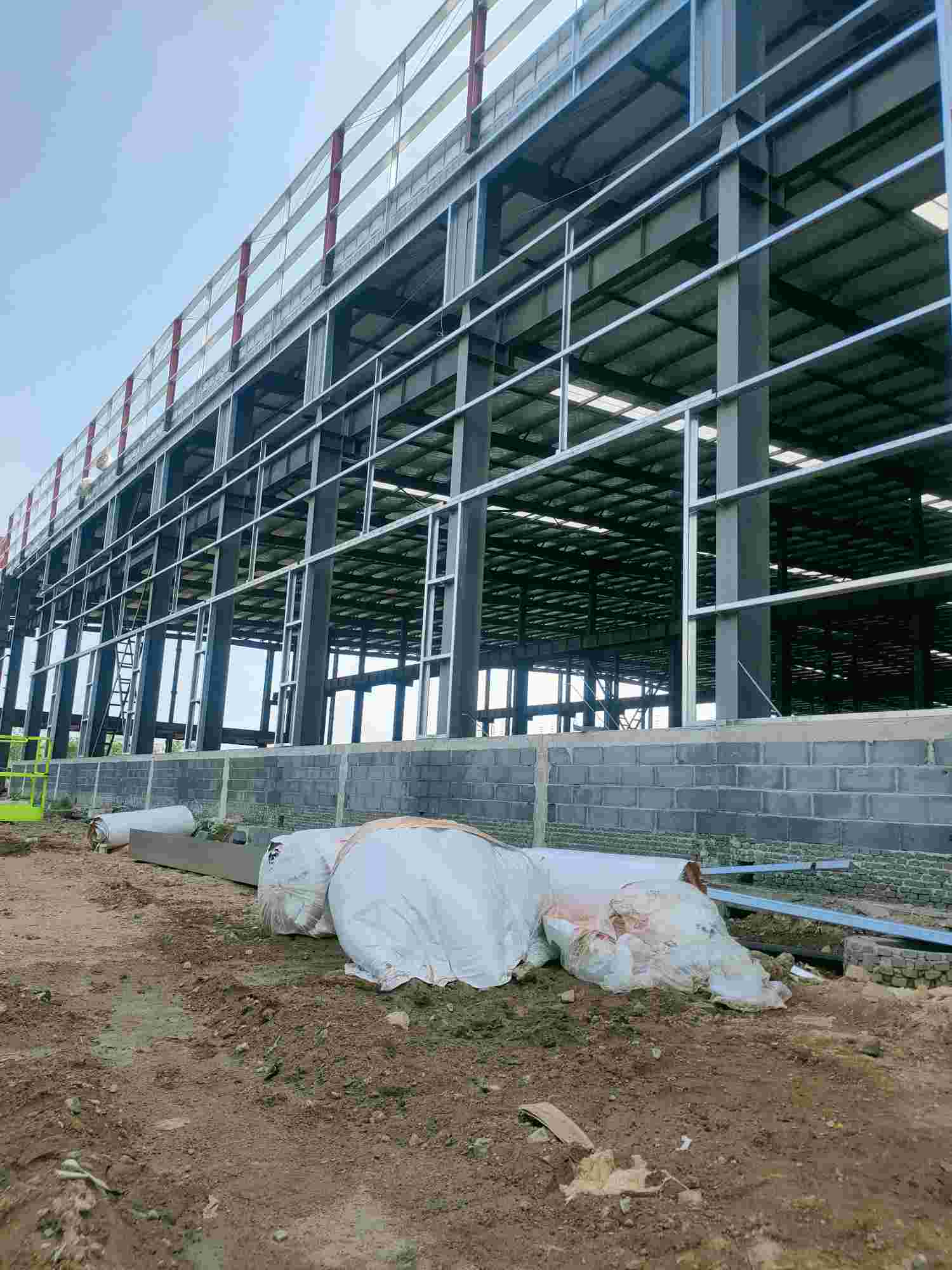 项目描述  钢结构/网架工/打板/不锈钢  钢构安装2/3名要求能上高有意