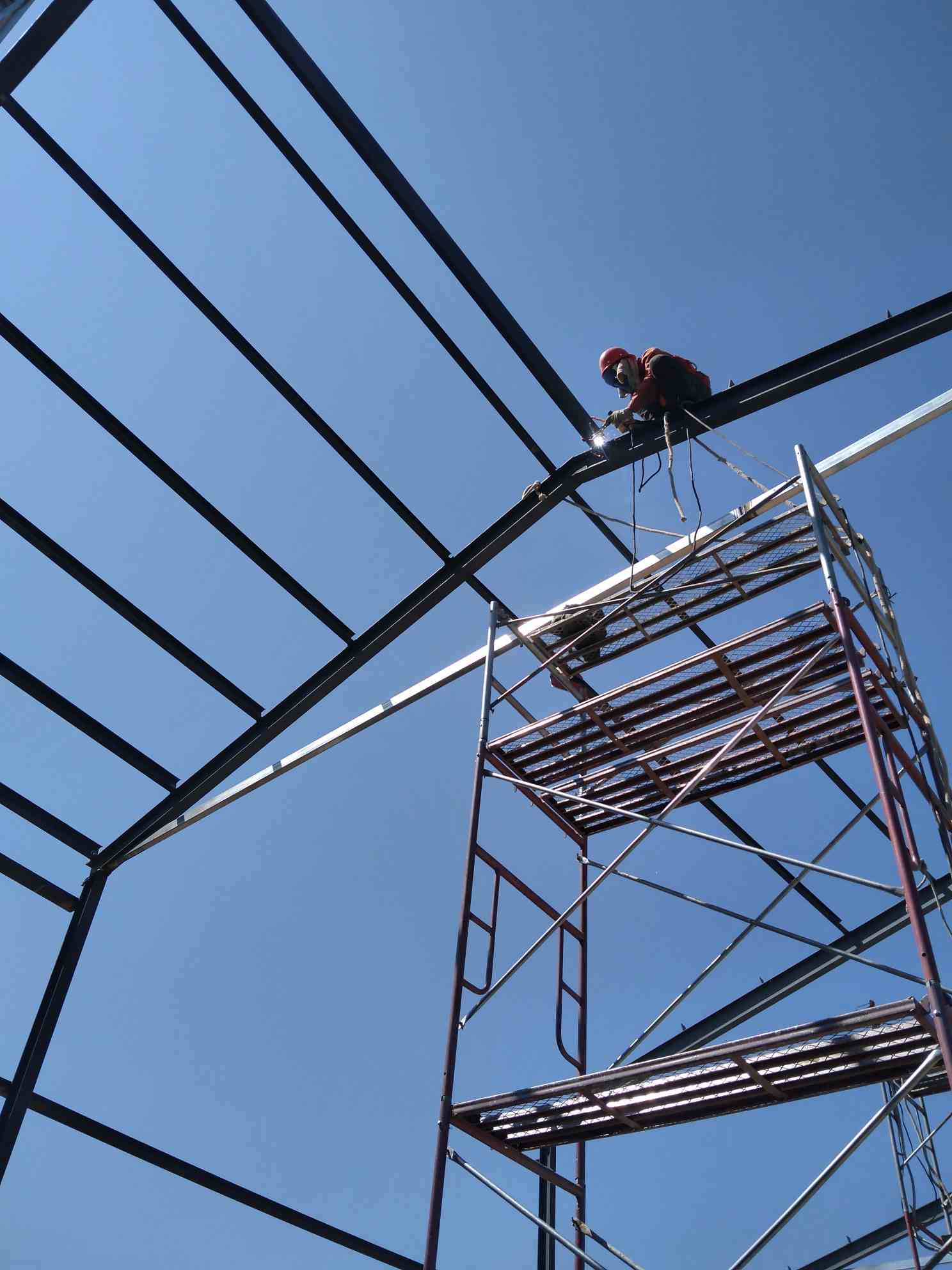 乌鲁木齐头屯河区六米高彩钢房焊接打板焊工