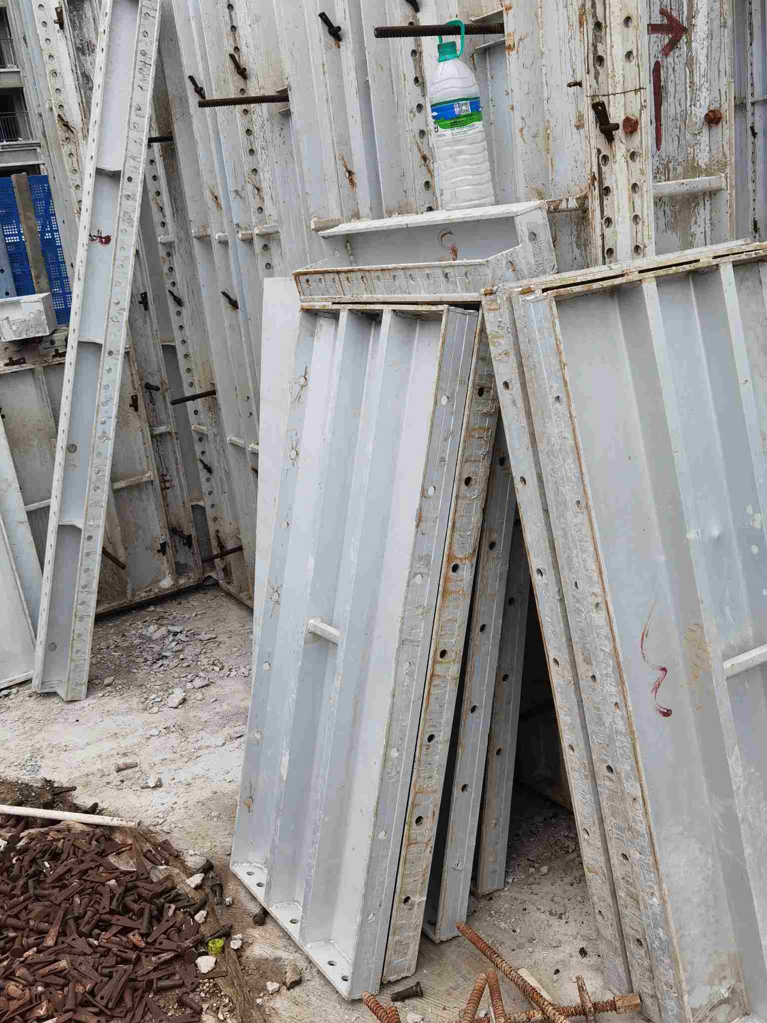 赣州于都县江西赣州于都,****铝模工,两天能到的联系,微信