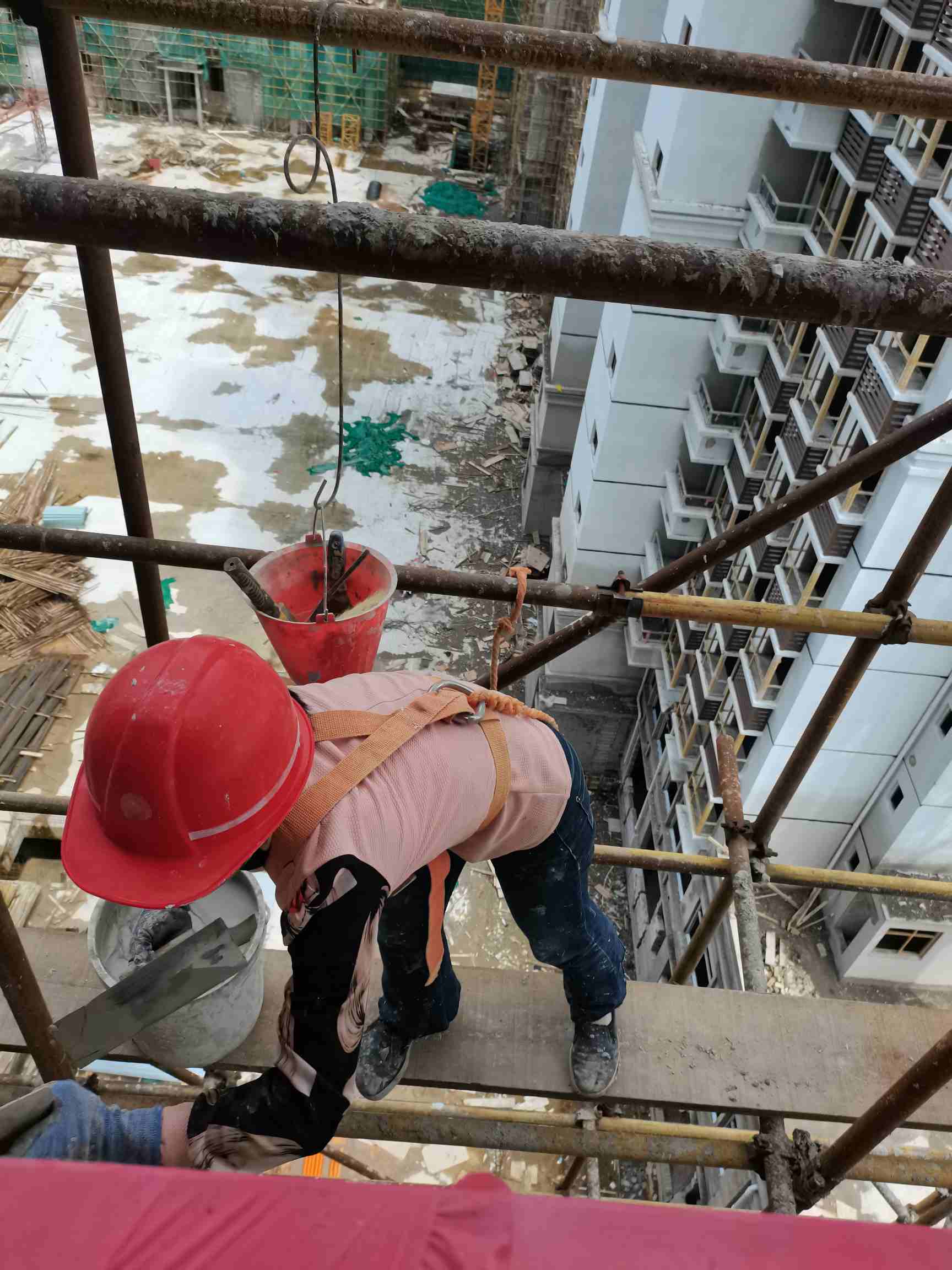 西双版纳勐腊县勐腊县泼水广场工地需要外墙刮灰师傅300一天包