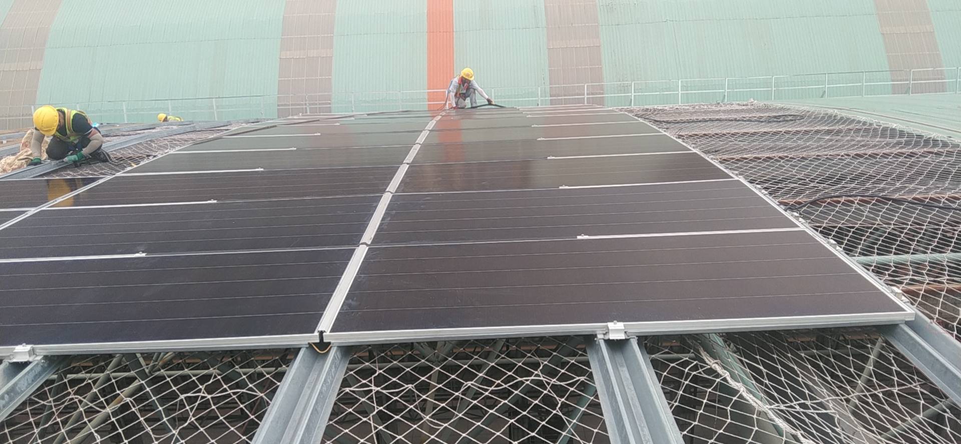 上海宝山区招工,需要光伏板安装工,计件,多劳多得,管吃管住会