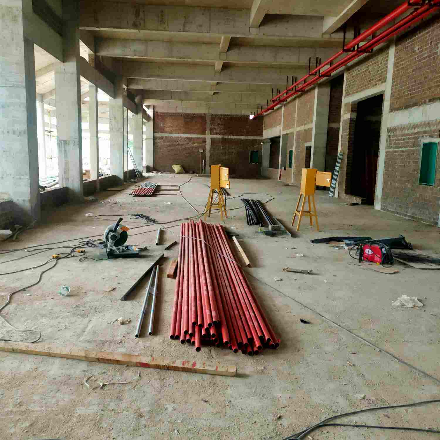 项目描述  电工/弱电/消防/水暖  招工,消防水师傅.包吃住工价详谈