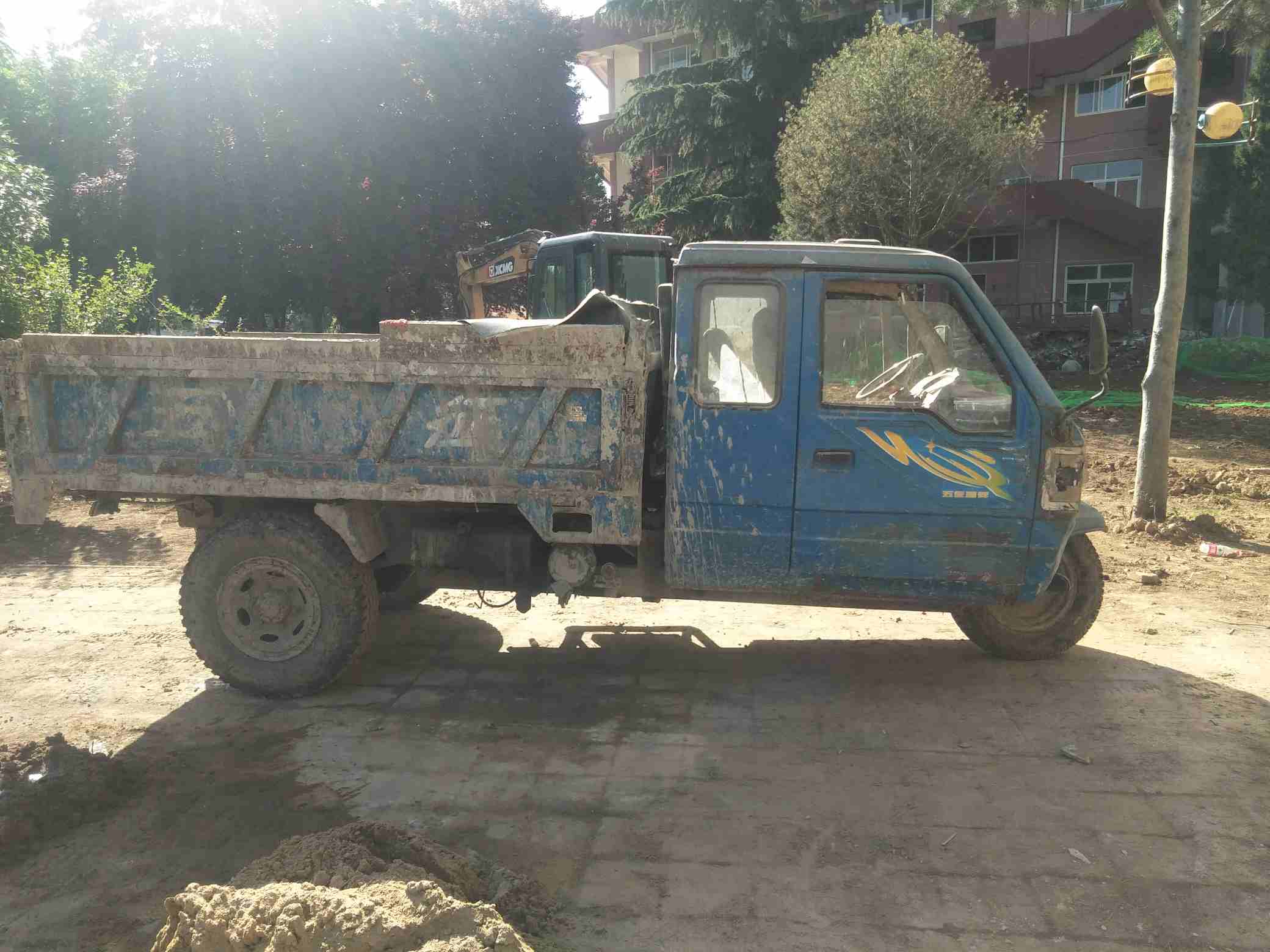 西安莲湖区急招一名开五征三轮车司机拉混凝土财富热线