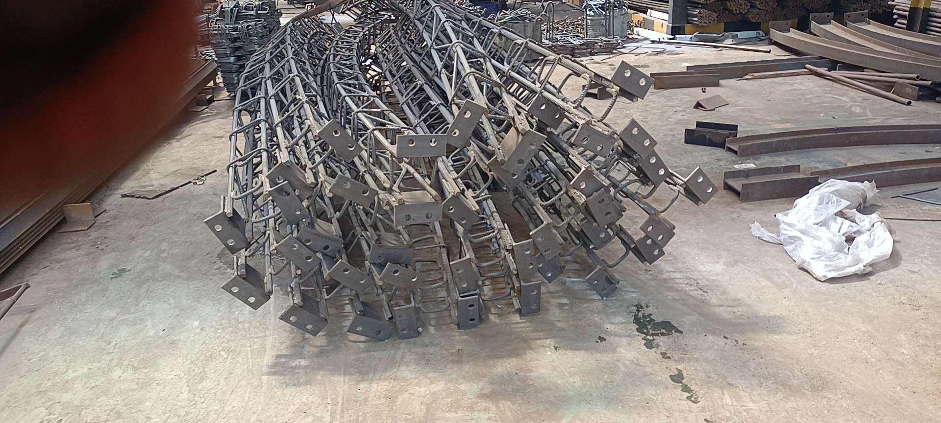 北京门头沟区找二保焊工3人焊钢筋做过隧道花拱架的优先八