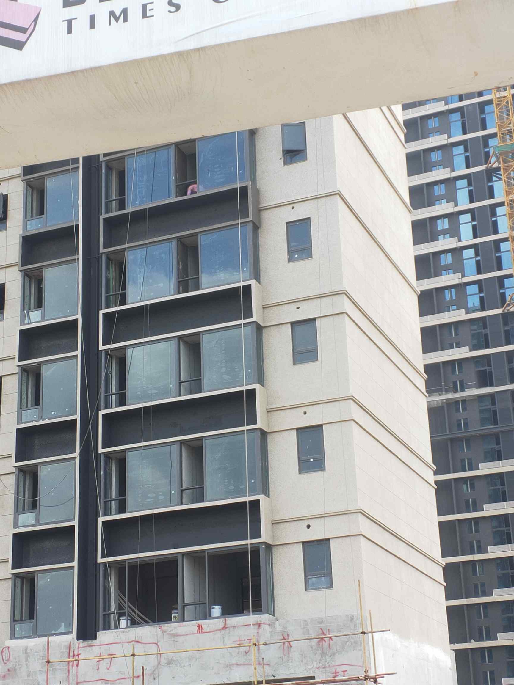 广州从化区广东从化区外墙做水包沙工序一,分线.二中涂.三,喷