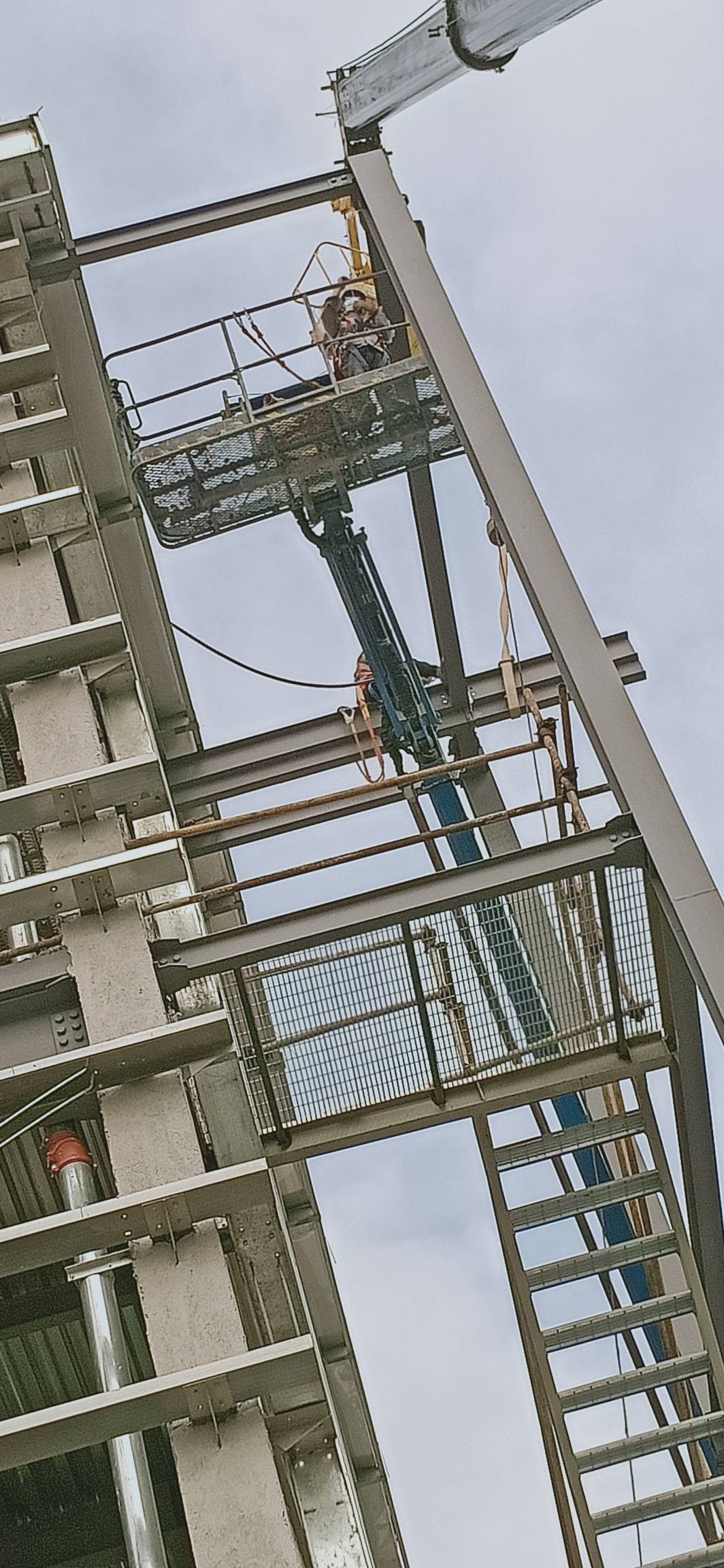 苏州张家港市工地,在张家港大新,钢结构安装工,电焊,气割,气