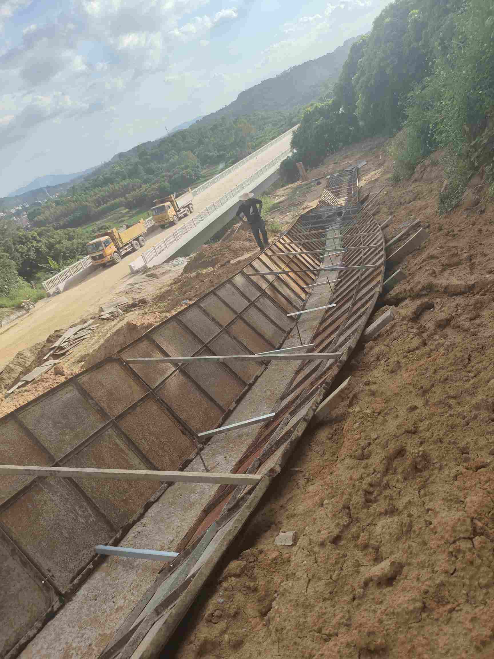漳州龙海市厦门工地,水沟,平台截水沟,3公里,挡墙两千多立