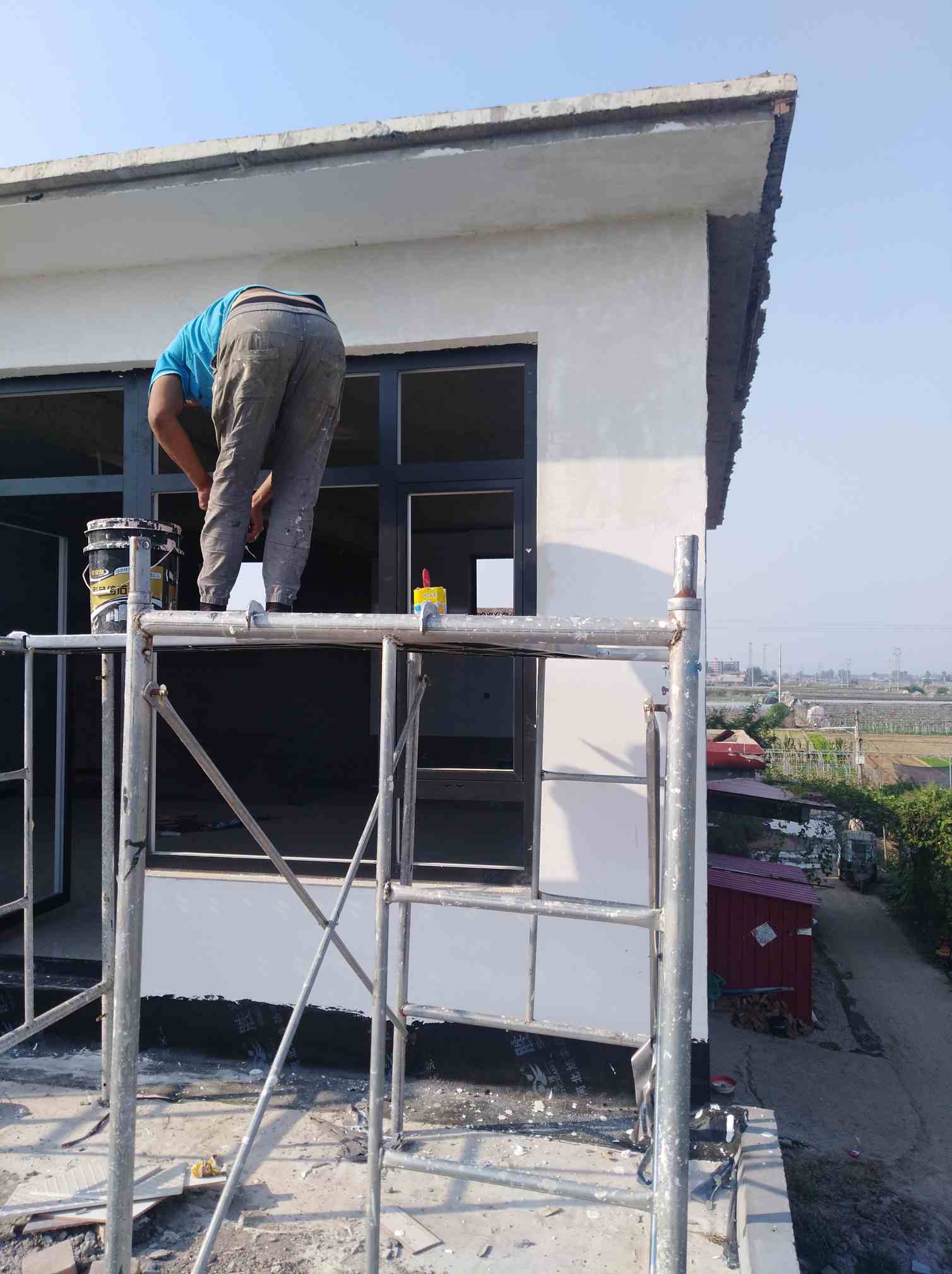 邯郸丛台区民房小二层楼外墙会刮腻子会喷外墙漆二把刀勿扰来1个