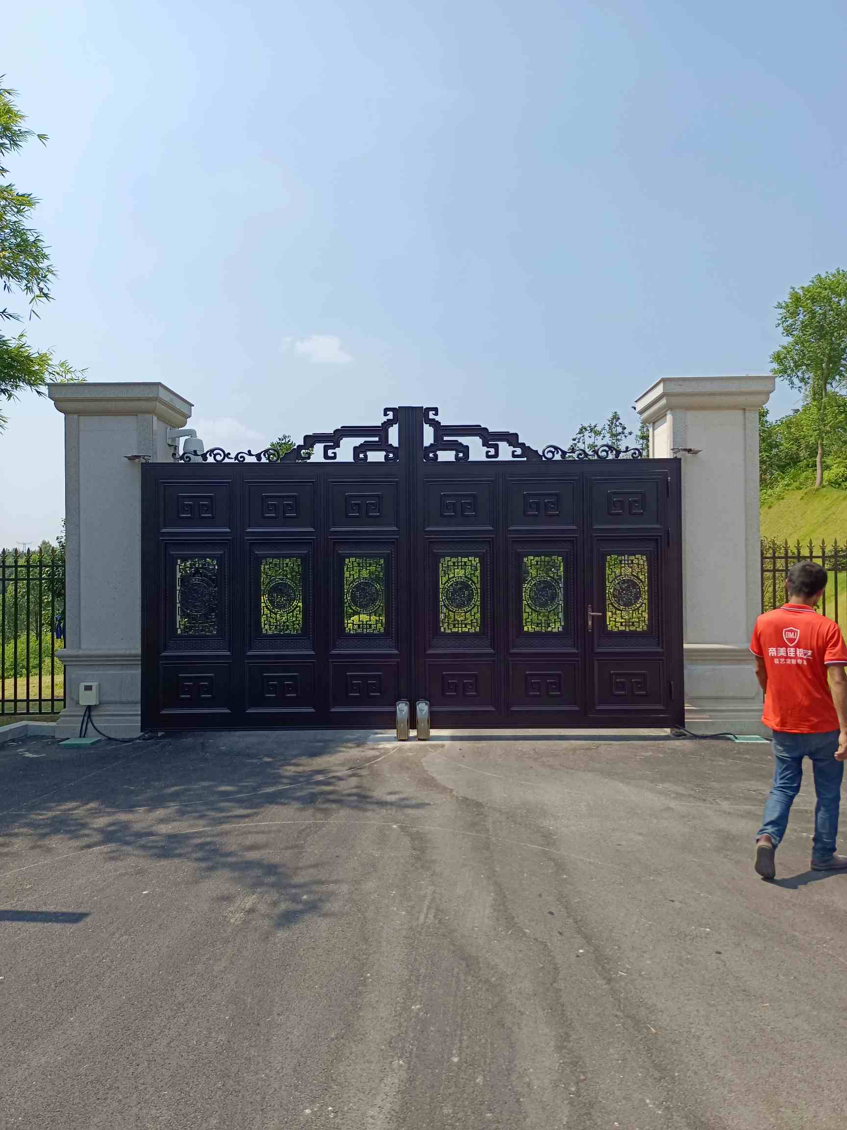 长沙芙蓉区非标大门.入户门.别墅门.庭院门安装师傅