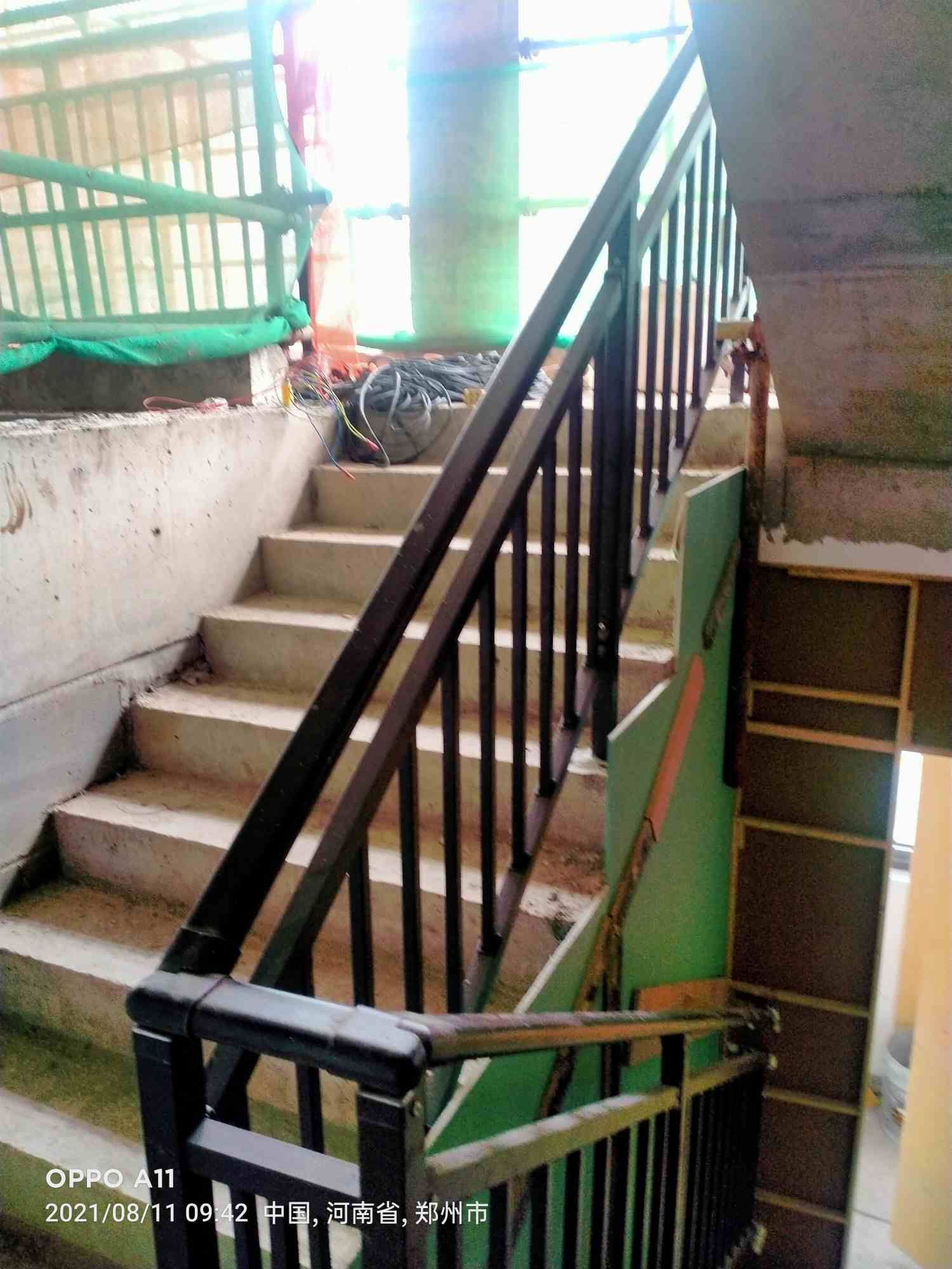 河南郑州巩义两个工地同时开始干需要组装楼梯扶手团队,直接外包