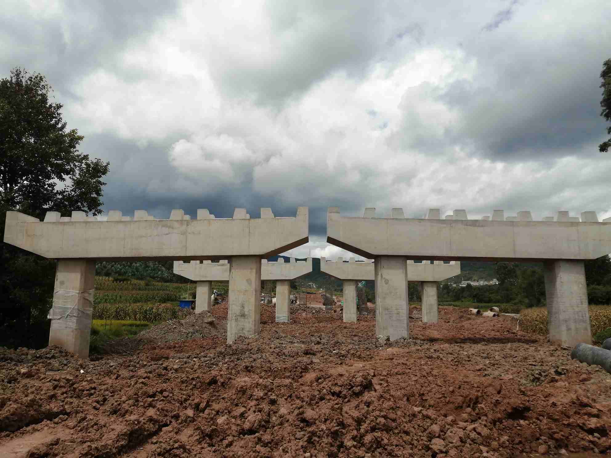 云南昆明本人大量招会做承台,墩柱,盖梁,涵洞的技术人员10到