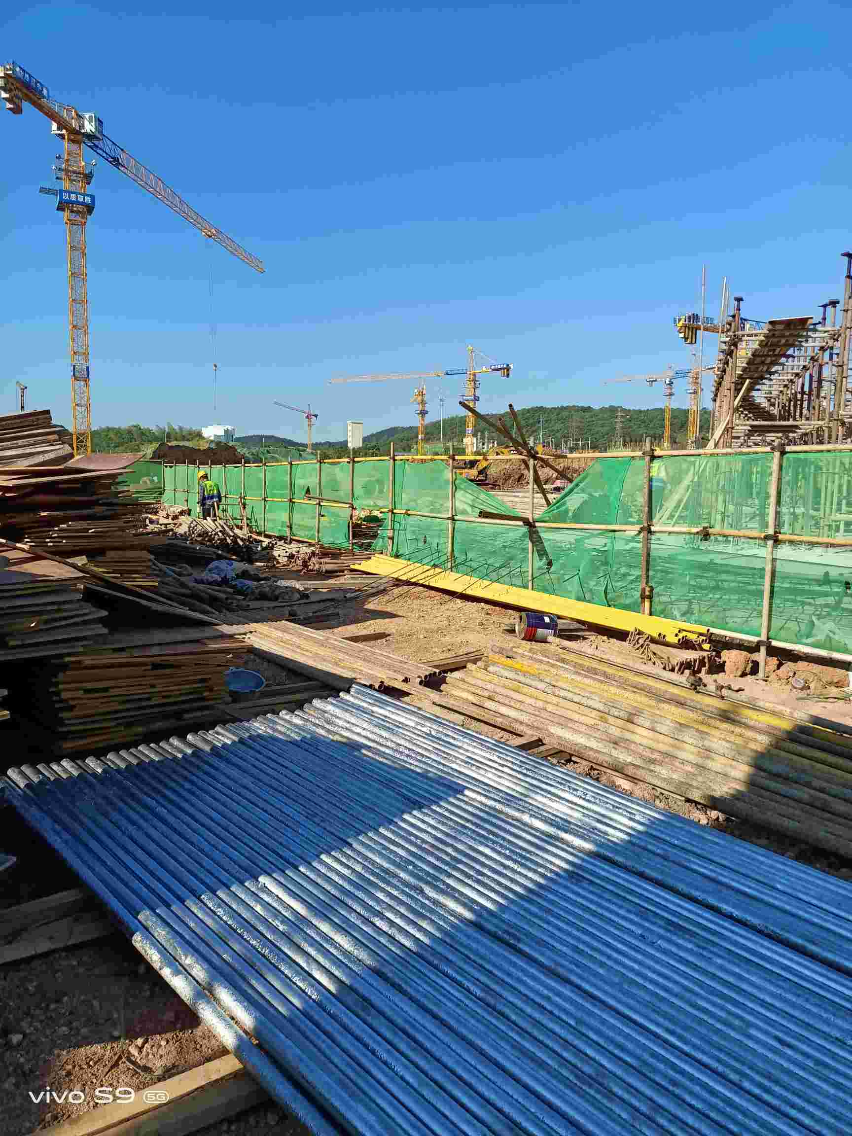 长沙浏阳市有没有做外架的,要带证上岗,工地在岳麓区湘江欢乐城