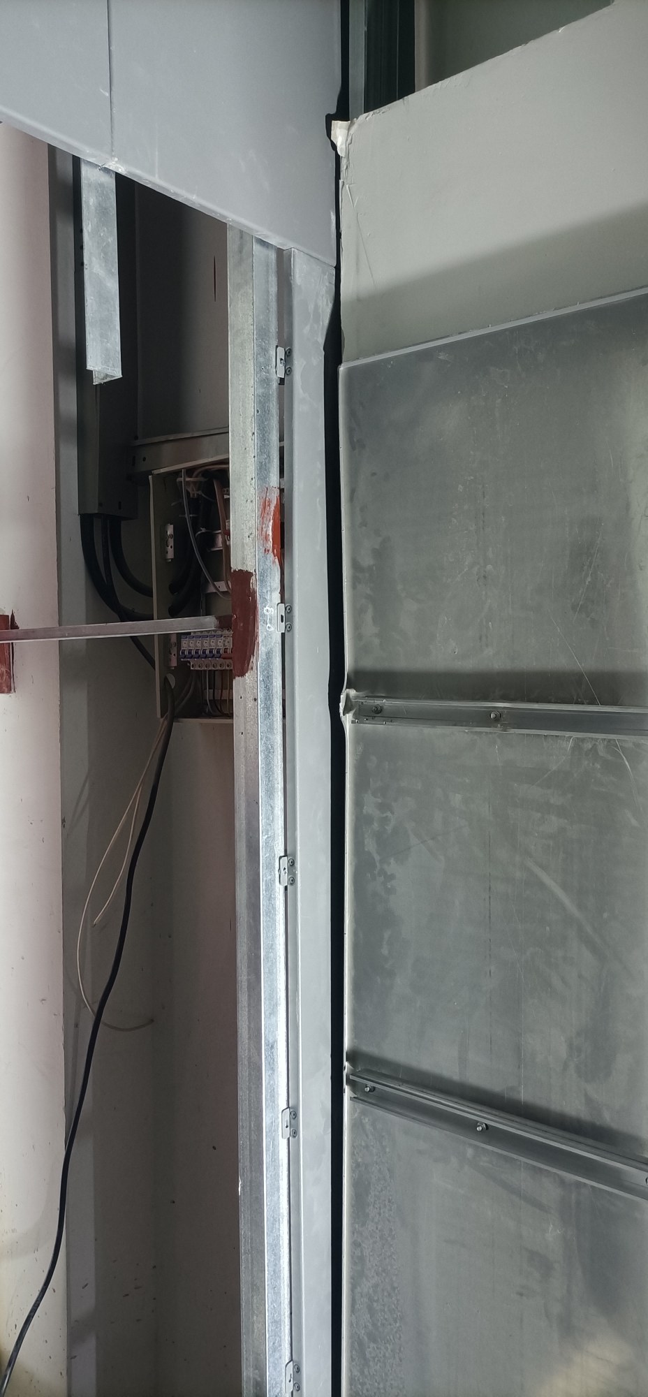 浙江杭州有两个消防栓铝板暗门安装价格好谈电话