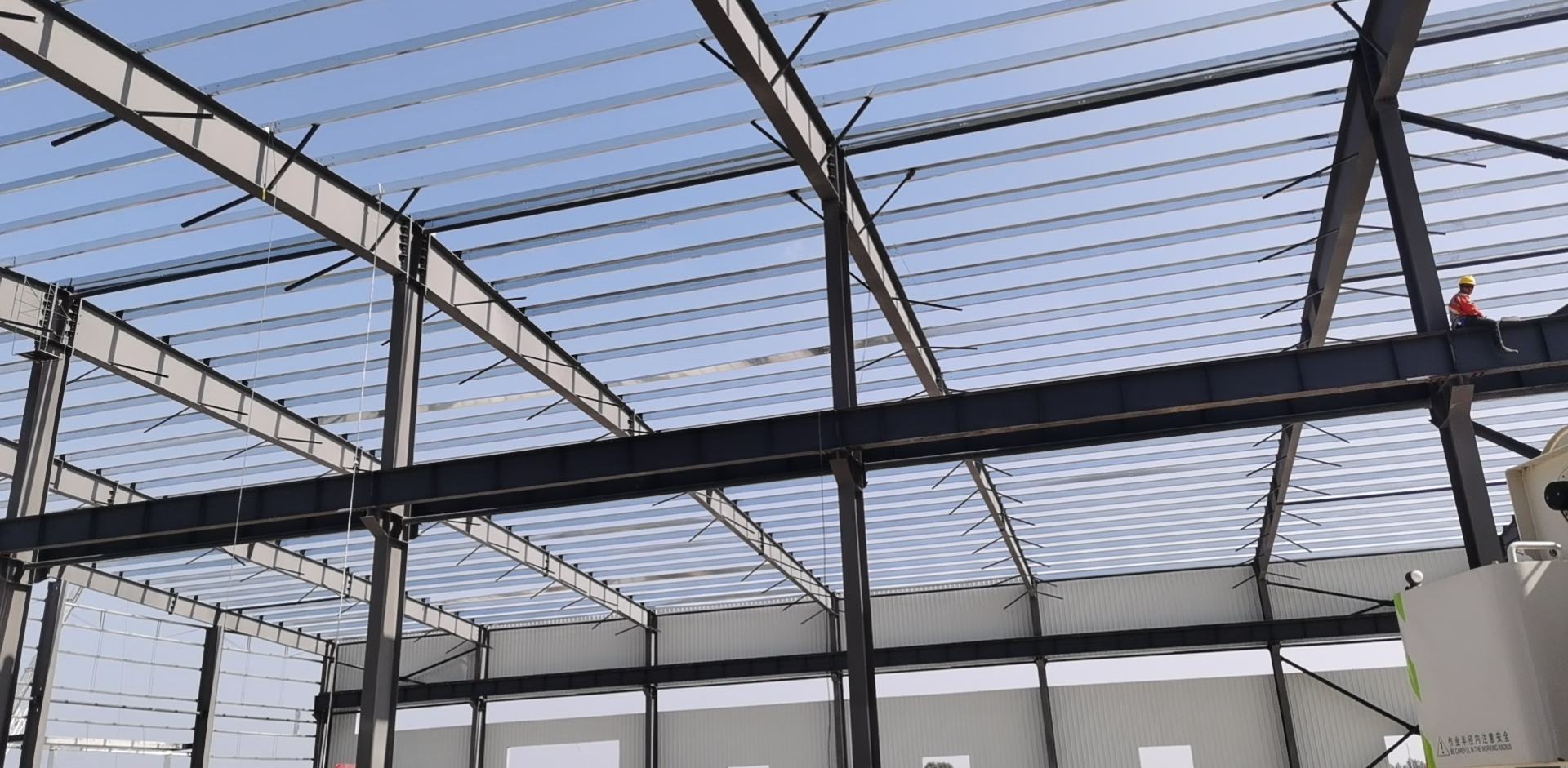 呼和浩特土默特左旗找两三个钢结构安装工人,安装屋面拉条