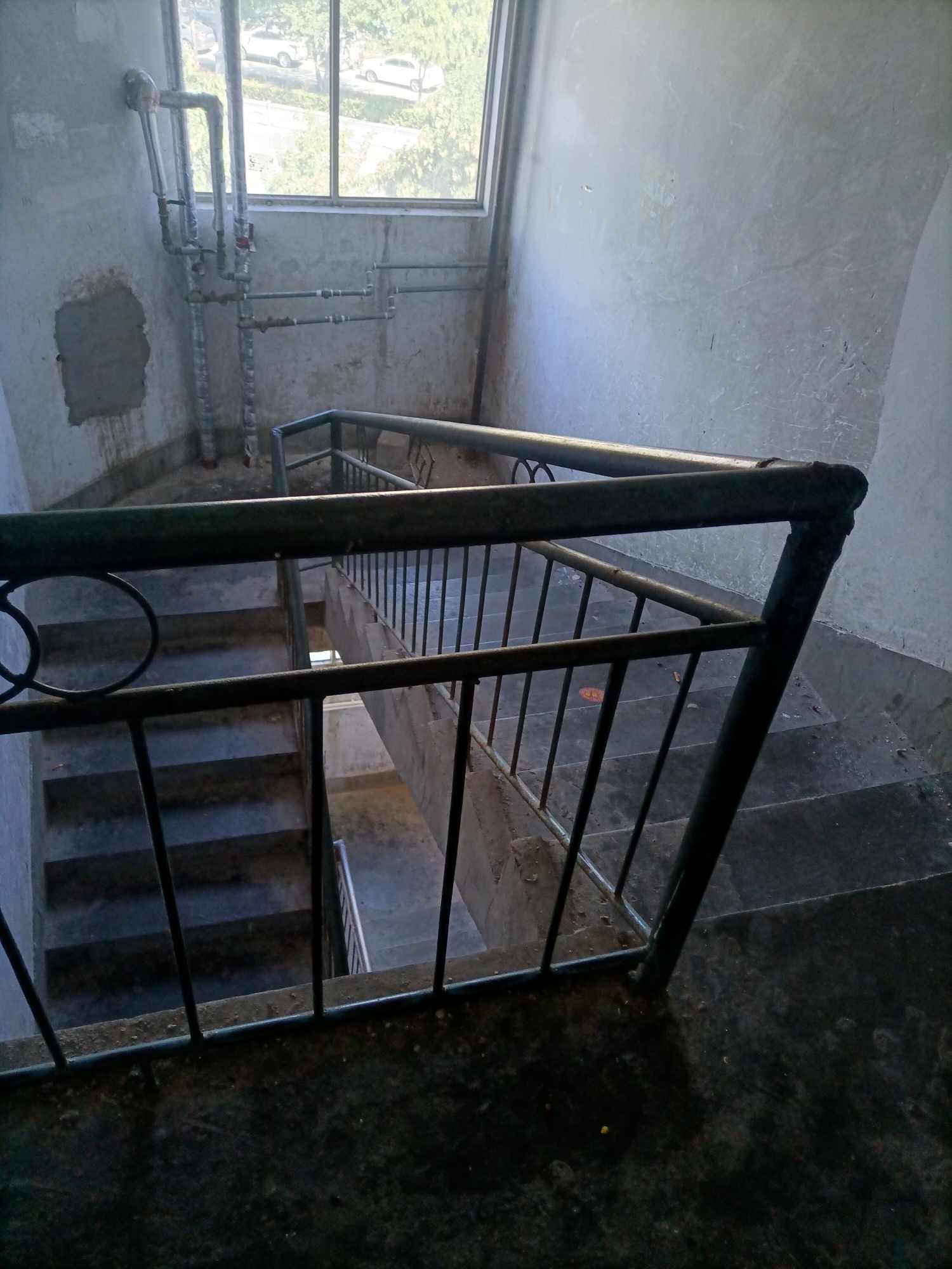 洛阳吉利区孟津区旧楼翻新楼梯间乳胶漆修修补补.九块欢迎团队过