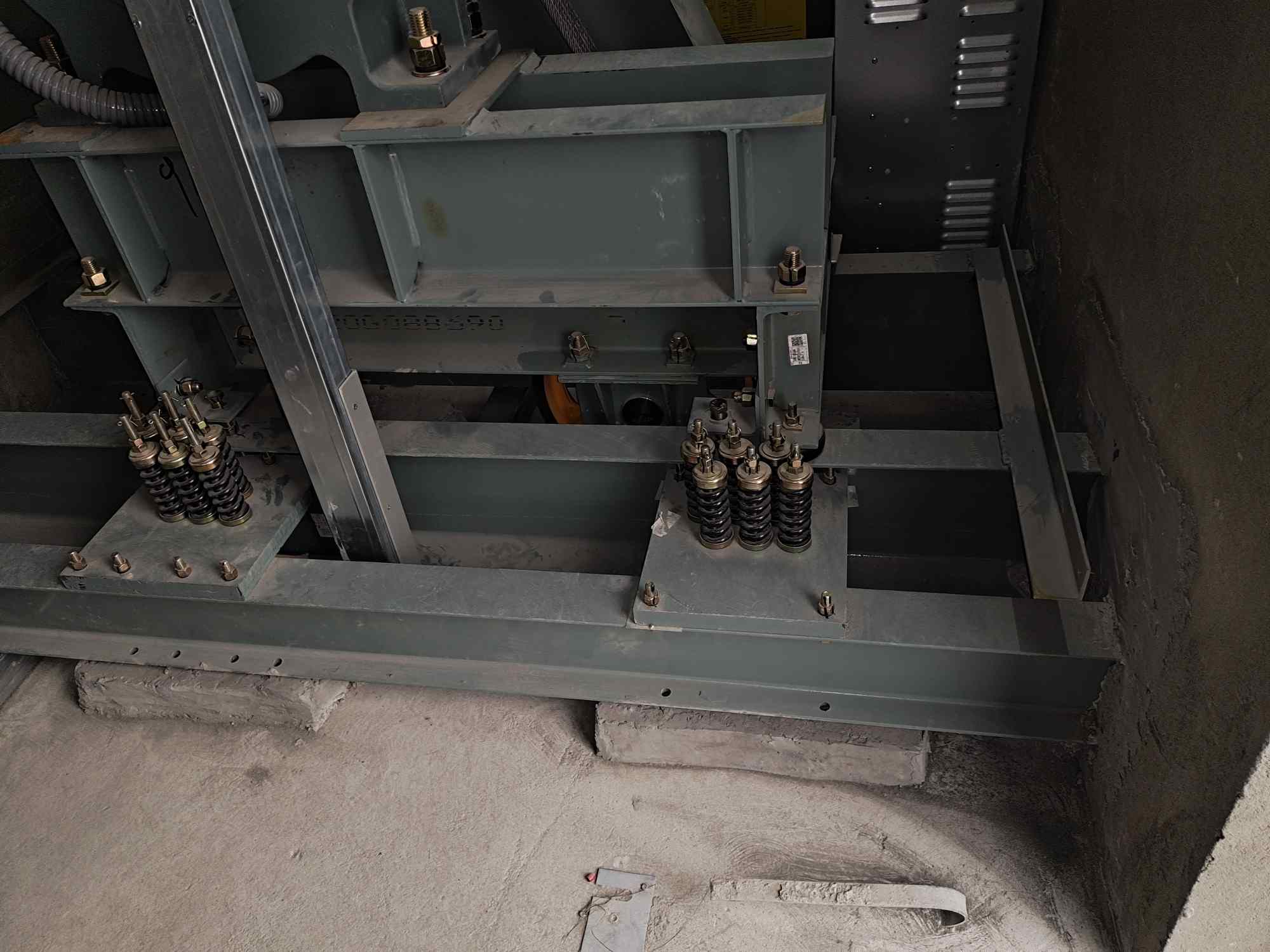 成都成华区招电梯安装师傅,大工,中工